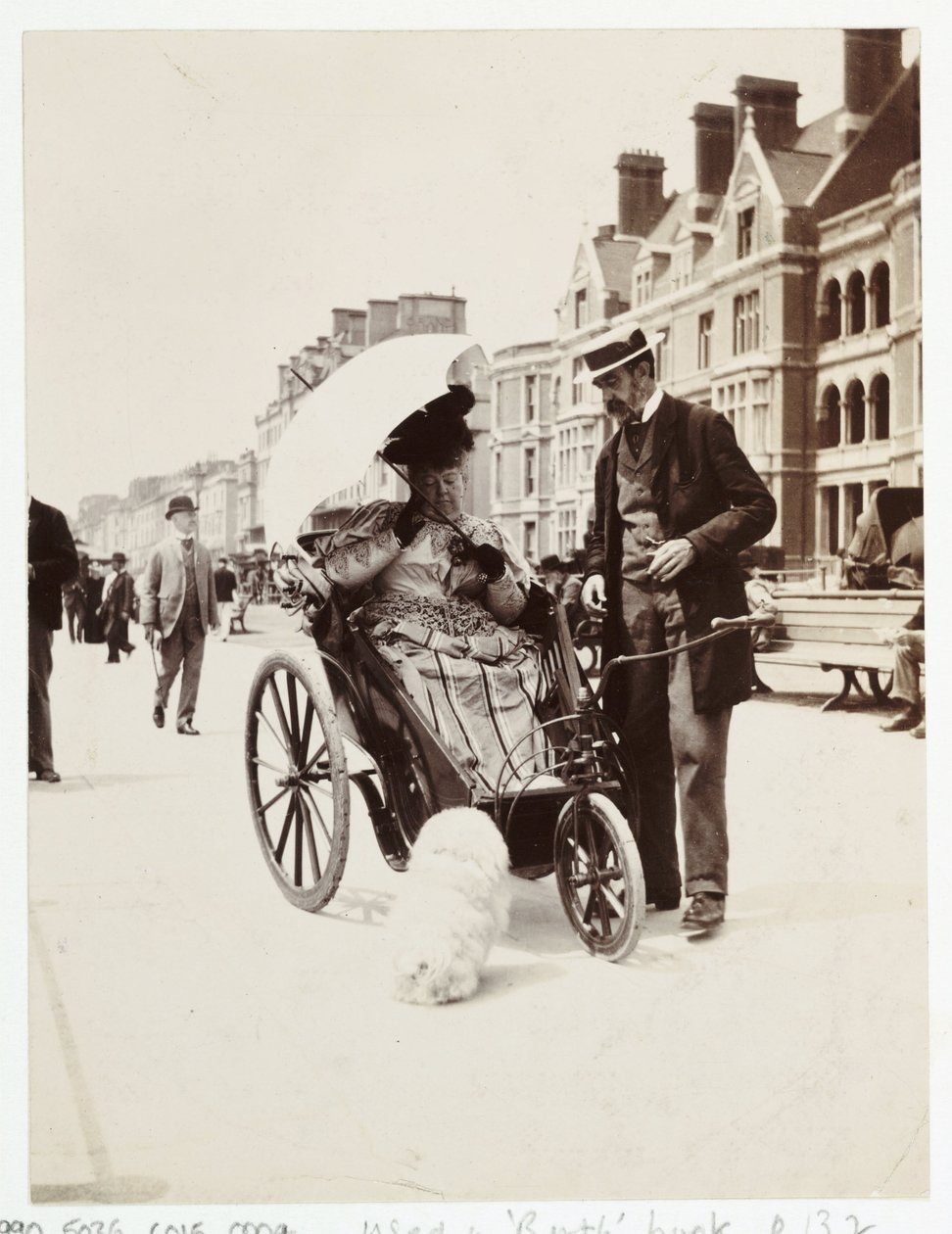 Opieka nad pacjentem, wózki inwalidzkie Kobieta w wannie, ok. 1900 autorstwa Unbekannt