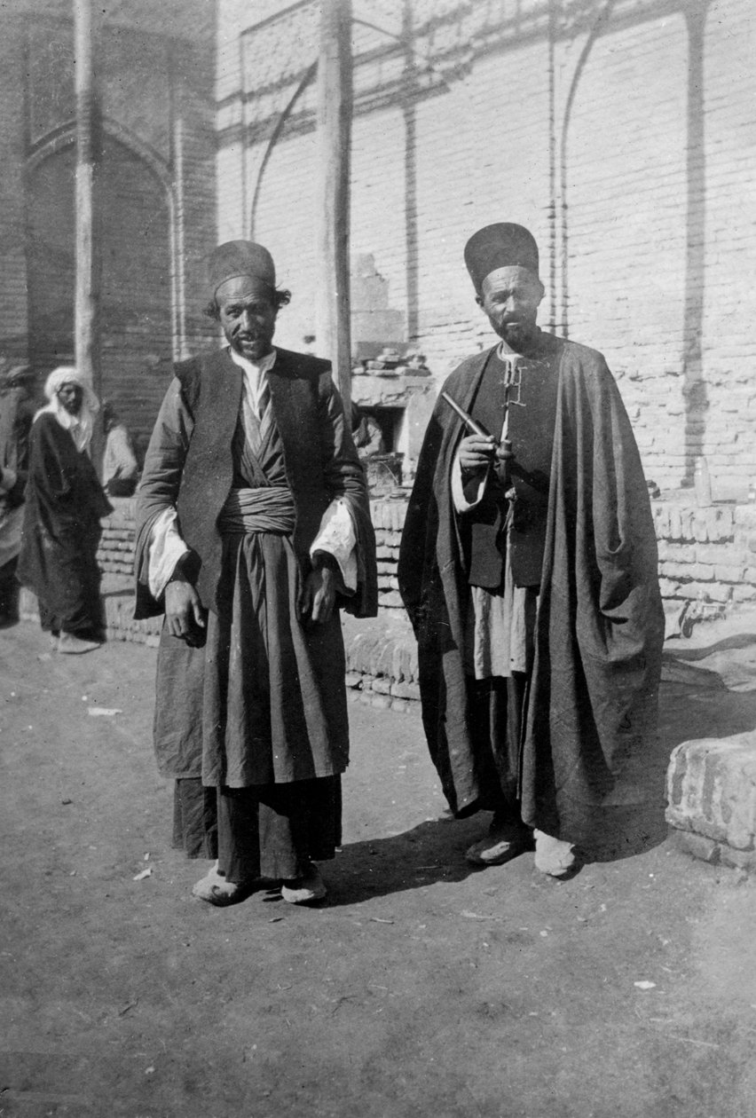 Perscy pielgrzymi przed meczetem Kazimain, Irak, 1917-1919 autorstwa Unbekannt