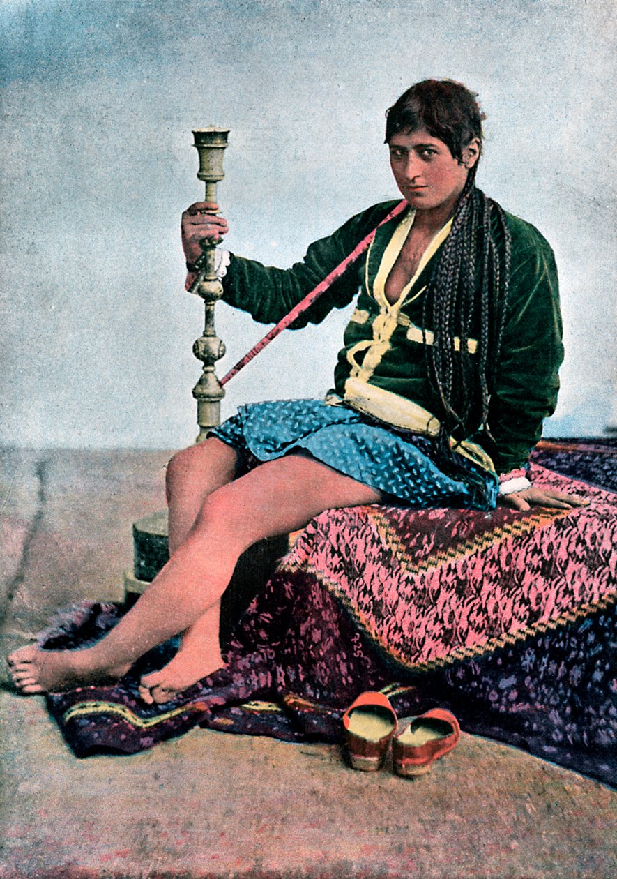 Perska kobieta paląca w Kalgan, ok. 1890 r. autorstwa Unbekannt