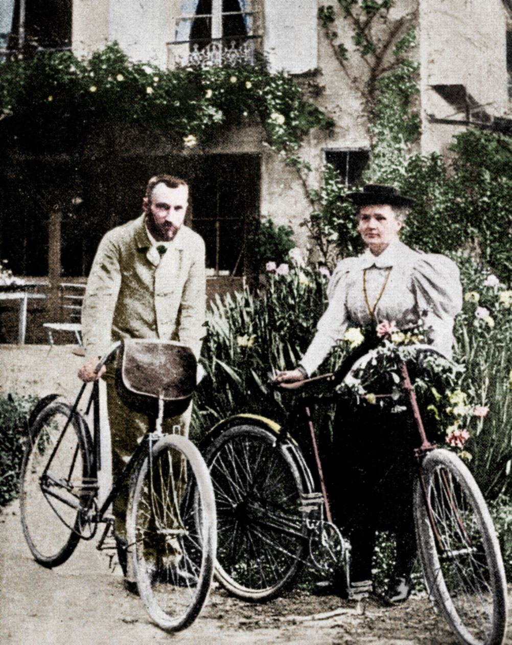 Pierre i Marie Curie, francuscy fizycy, przygotowują się do jazdy na rowerze autorstwa Unbekannt