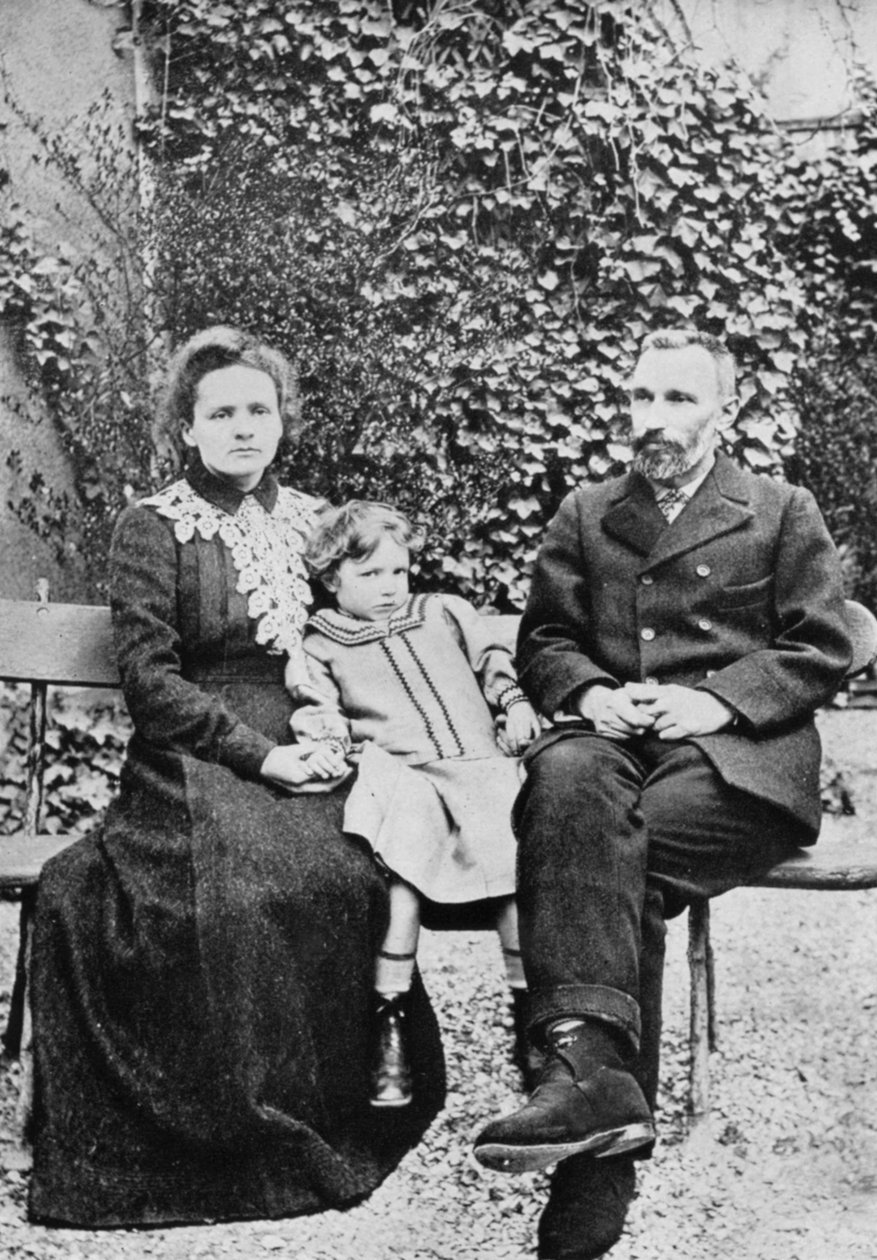 Pierre i Marie Curie, francuscy naukowcy, z córką Ireną, 1904 autorstwa Unbekannt