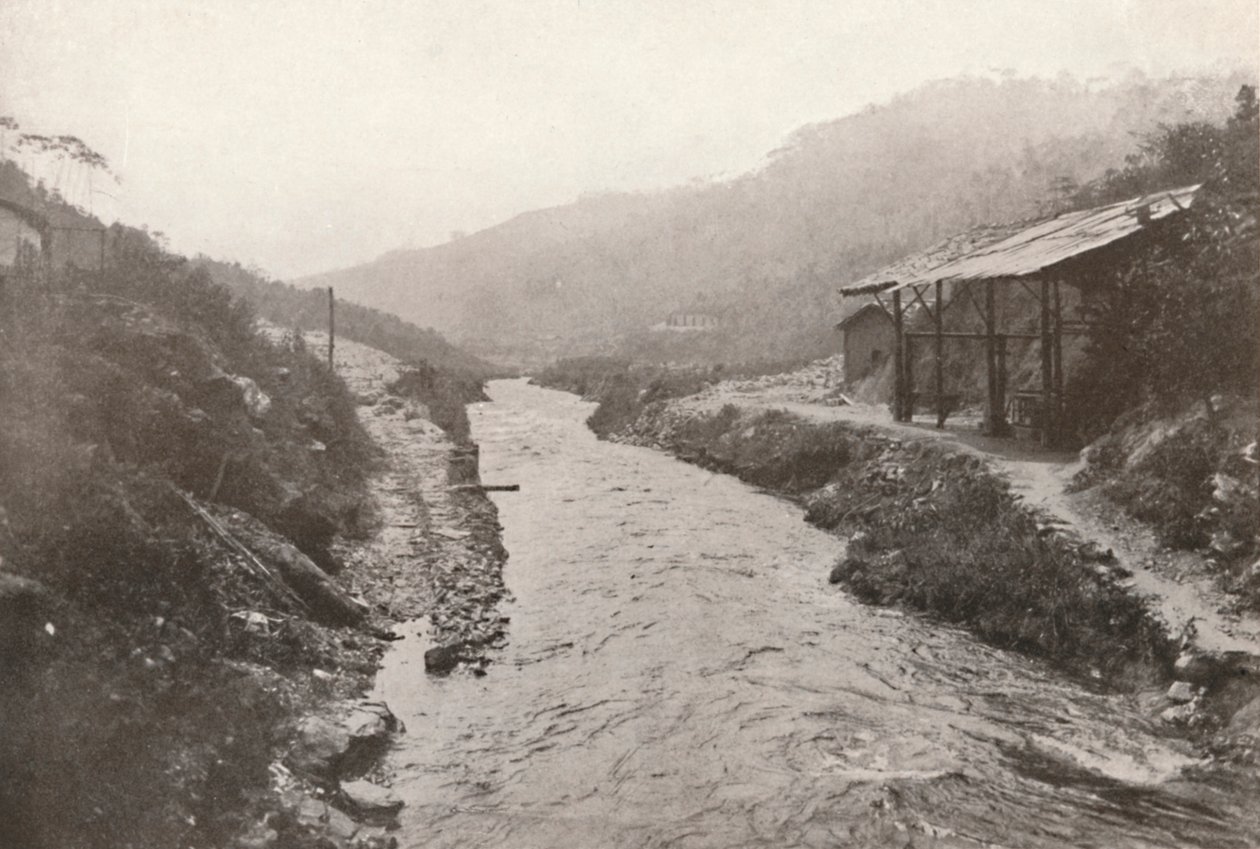 Pirahy Diversion: widok w dół strumienia od wylotu tunelu. 1914. autorstwa Unbekannt
