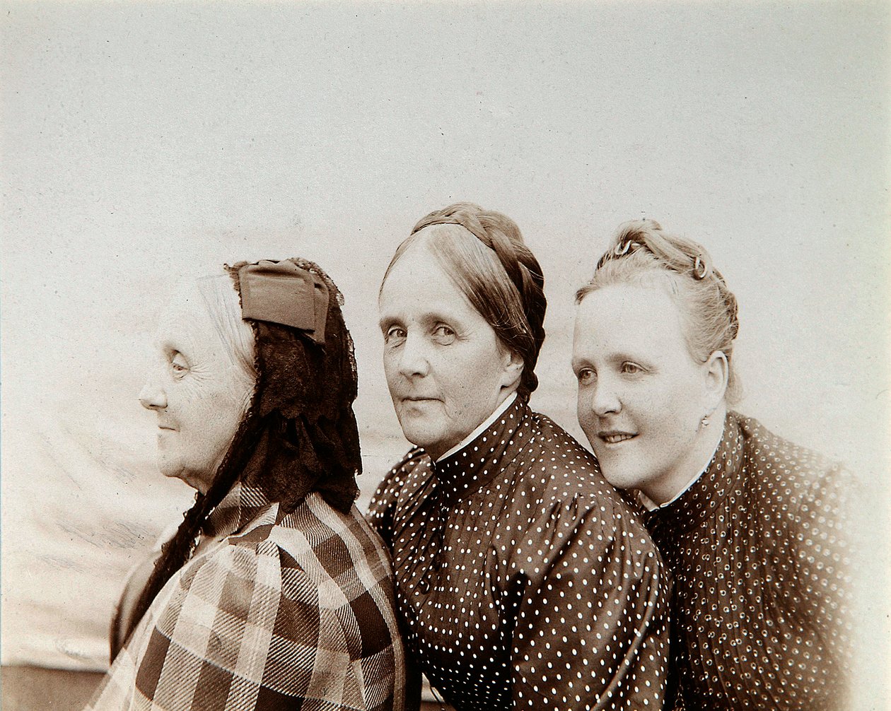 Portret trzech kobiet, Rosja, lata 90. XIX wieku autorstwa Unbekannt