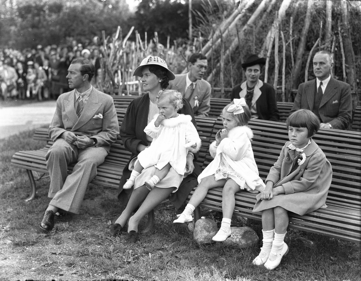 Książę Gustaw Adolf, Księżniczka Sybilla i dzieci, Dzień Dziecka, Sztokholm, Szwecja, 1938. autorstwa Unbekannt