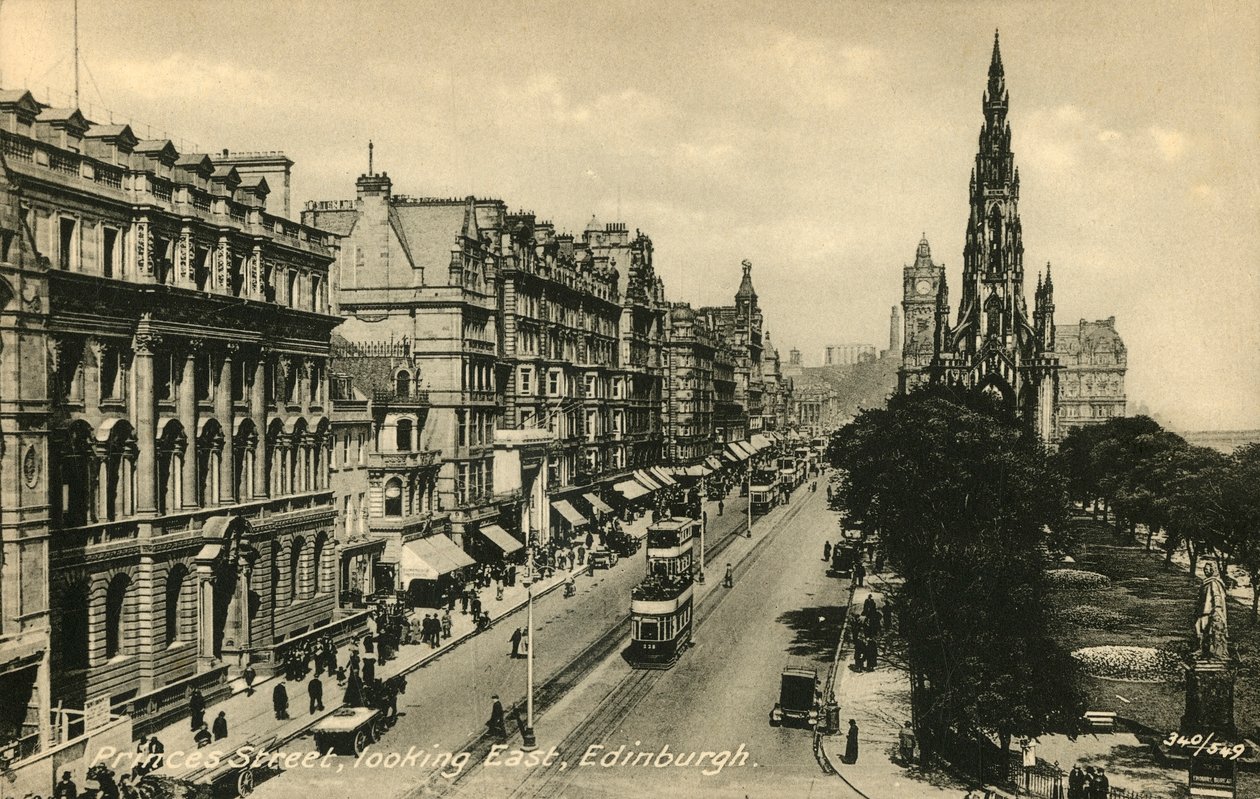Princes Street Looking East, Edynburg, c1920. autorstwa Unbekannt