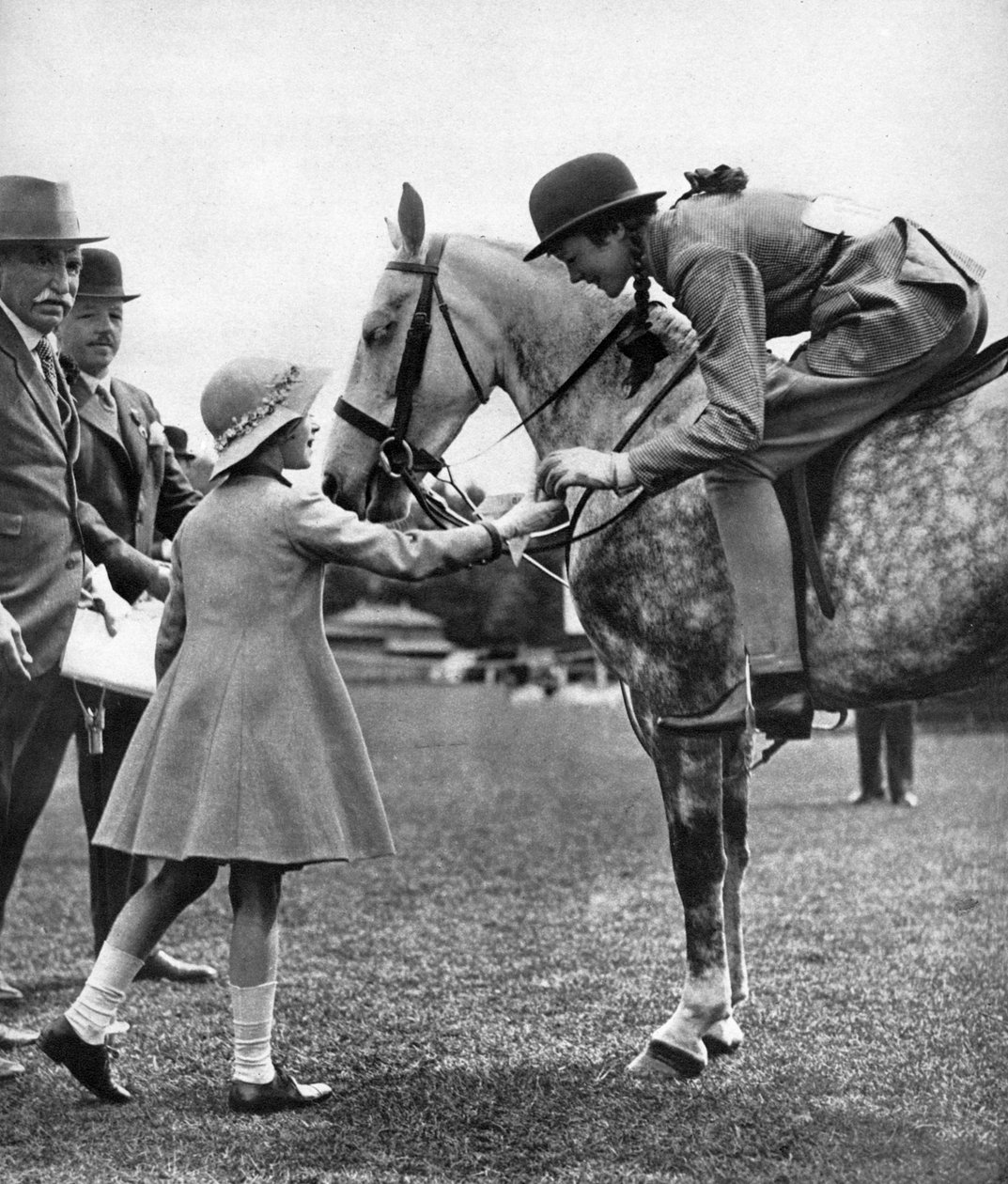 Księżniczka Elżbieta na Dniu Dziecka, Richmond Horse Show, c1936 autorstwa Unbekannt