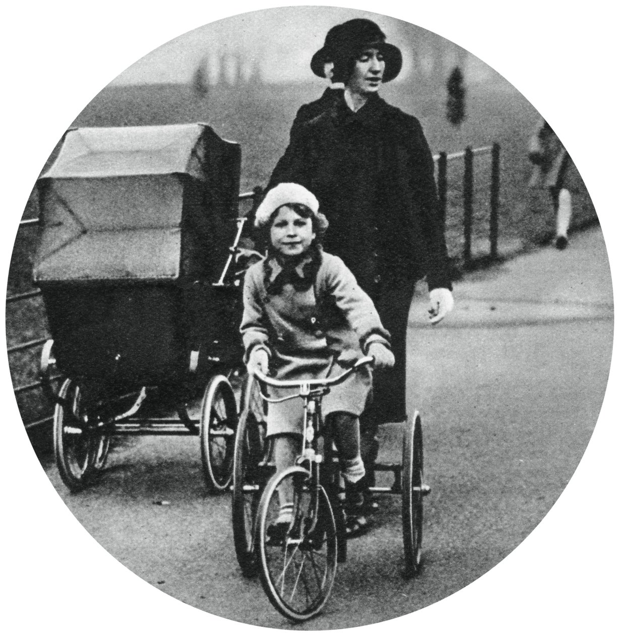 Księżniczka Elżbieta na trójkołowym rowerze, marzec 1932, 1937 autorstwa Unbekannt
