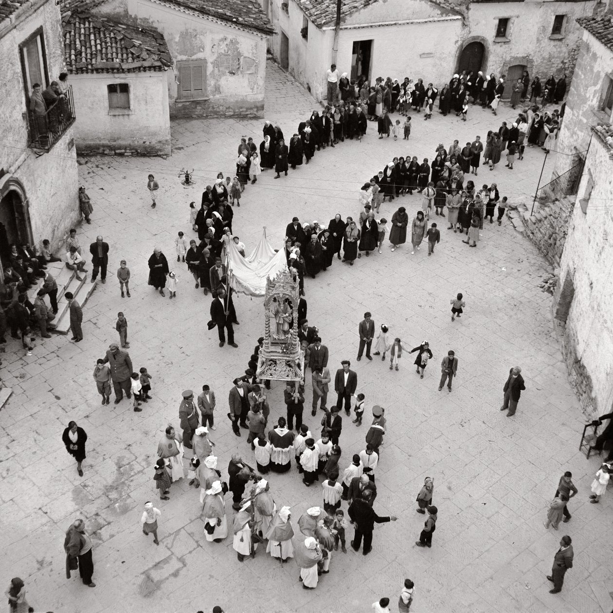 Procesja biczowników, Albano di Lucania, Potenza, Basilicata, Włochy (zdjęcie czarno-białe) autorstwa Unbekannt