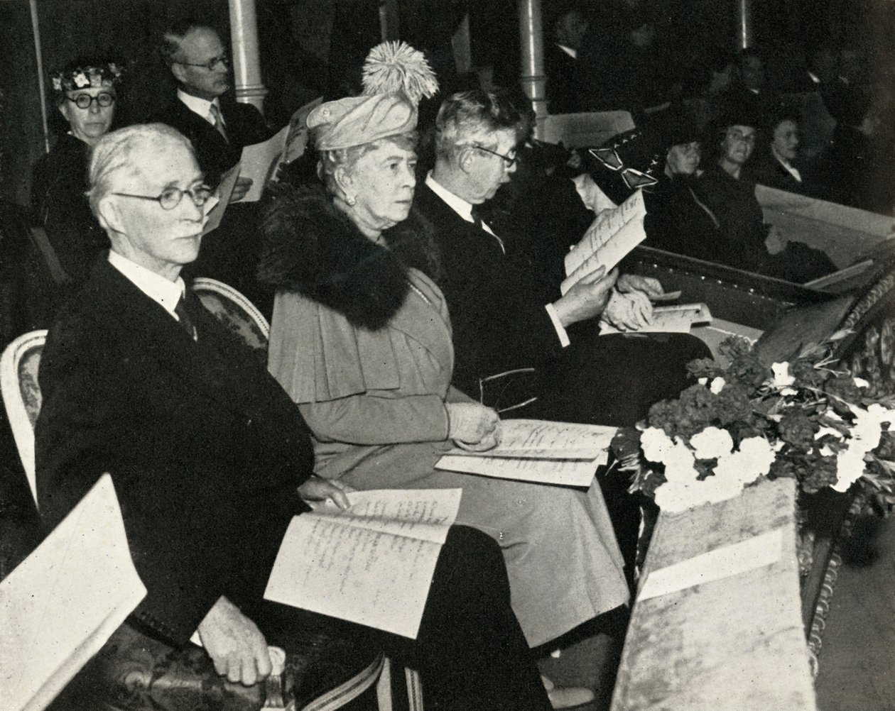 Queen Mary na koncercie Dziękczynienia za zwycięstwo, Royal Albert Hall, 1945, 1951. autorstwa Unbekannt