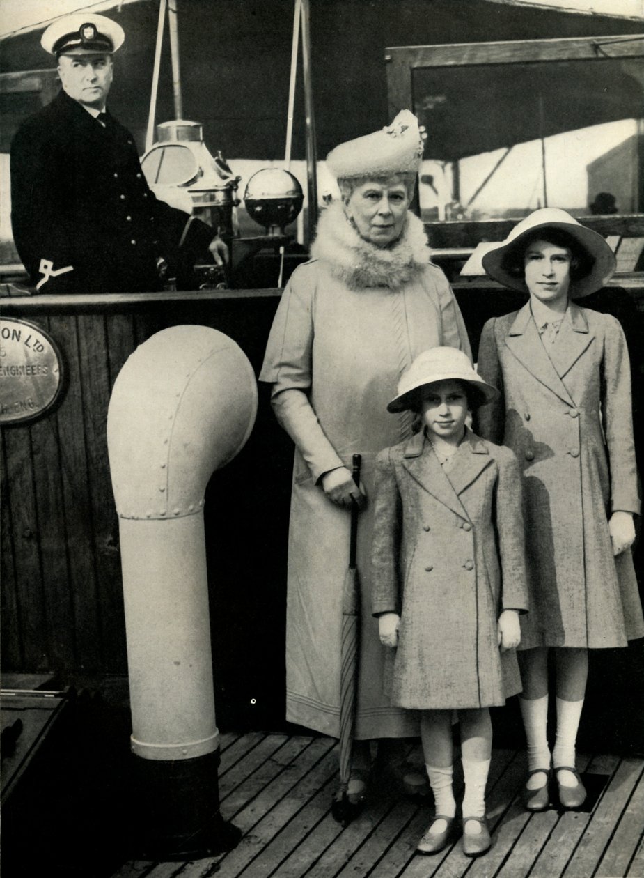 Queen Mary z wnuczkami, lata 30., 1951. autorstwa Unbekannt
