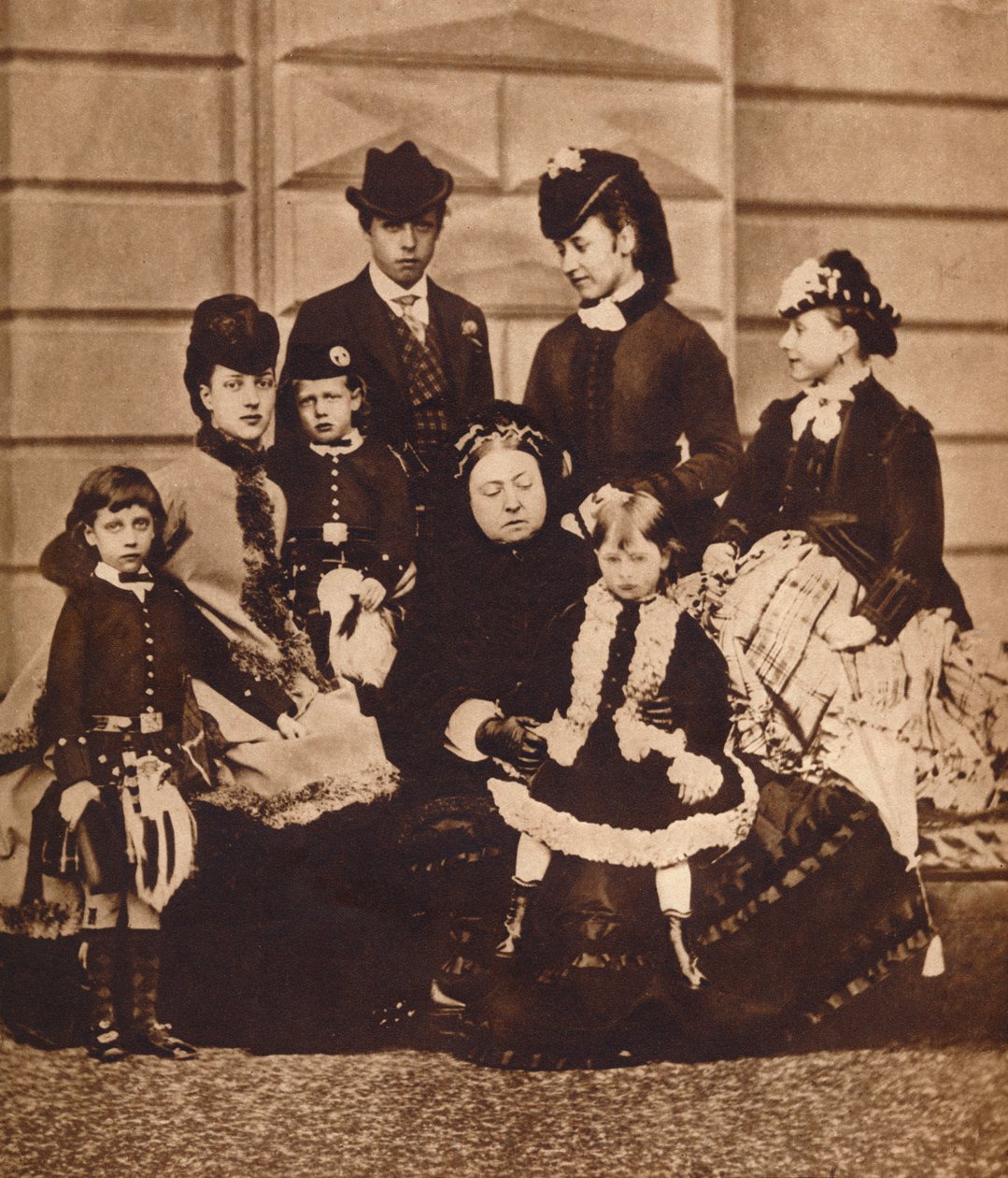 Królowa Wiktoria z synową i wnukami, ok. 1880 1935 autorstwa Unbekannt