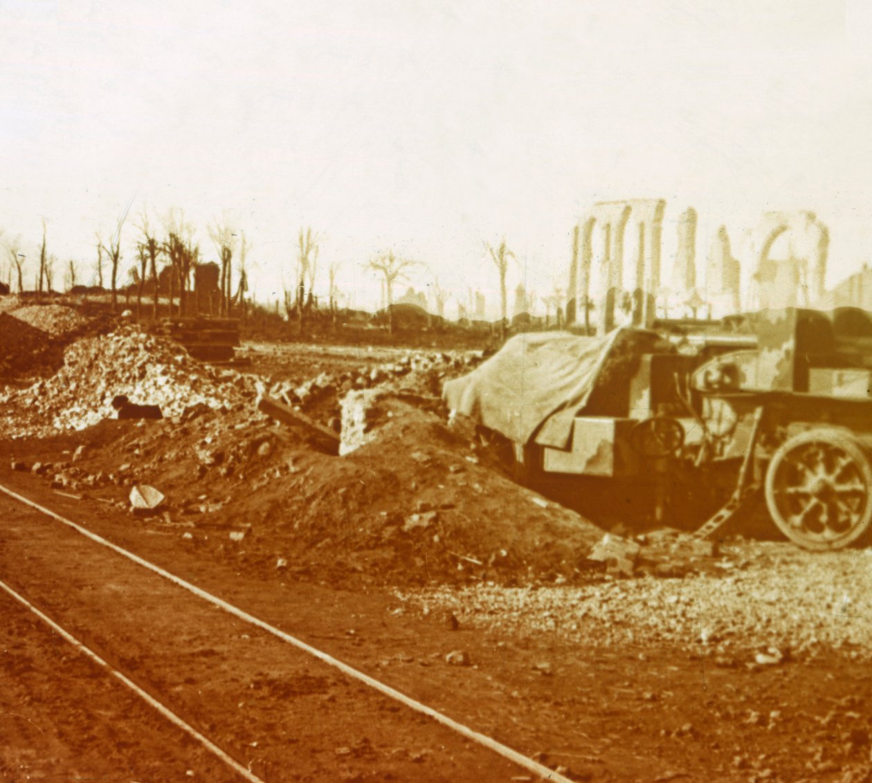 Linie kolejowe we wsi Noordschote, Flandria, Belgia, c1914-c1918 autorstwa Unbekannt