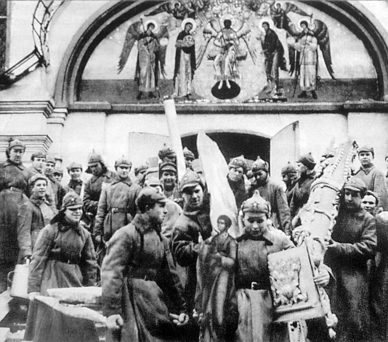 Armia Czerwona konfiskuje skarby kościelne klasztoru Simonow, Moskwa, ZSRR, 1925 autorstwa Unbekannt