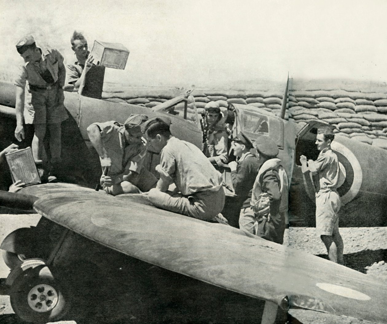 Tankowanie i dozbrojenie myśliwców Spitfire, Malta, II wojna światowa, 1942 1944. autorstwa Unbekannt
