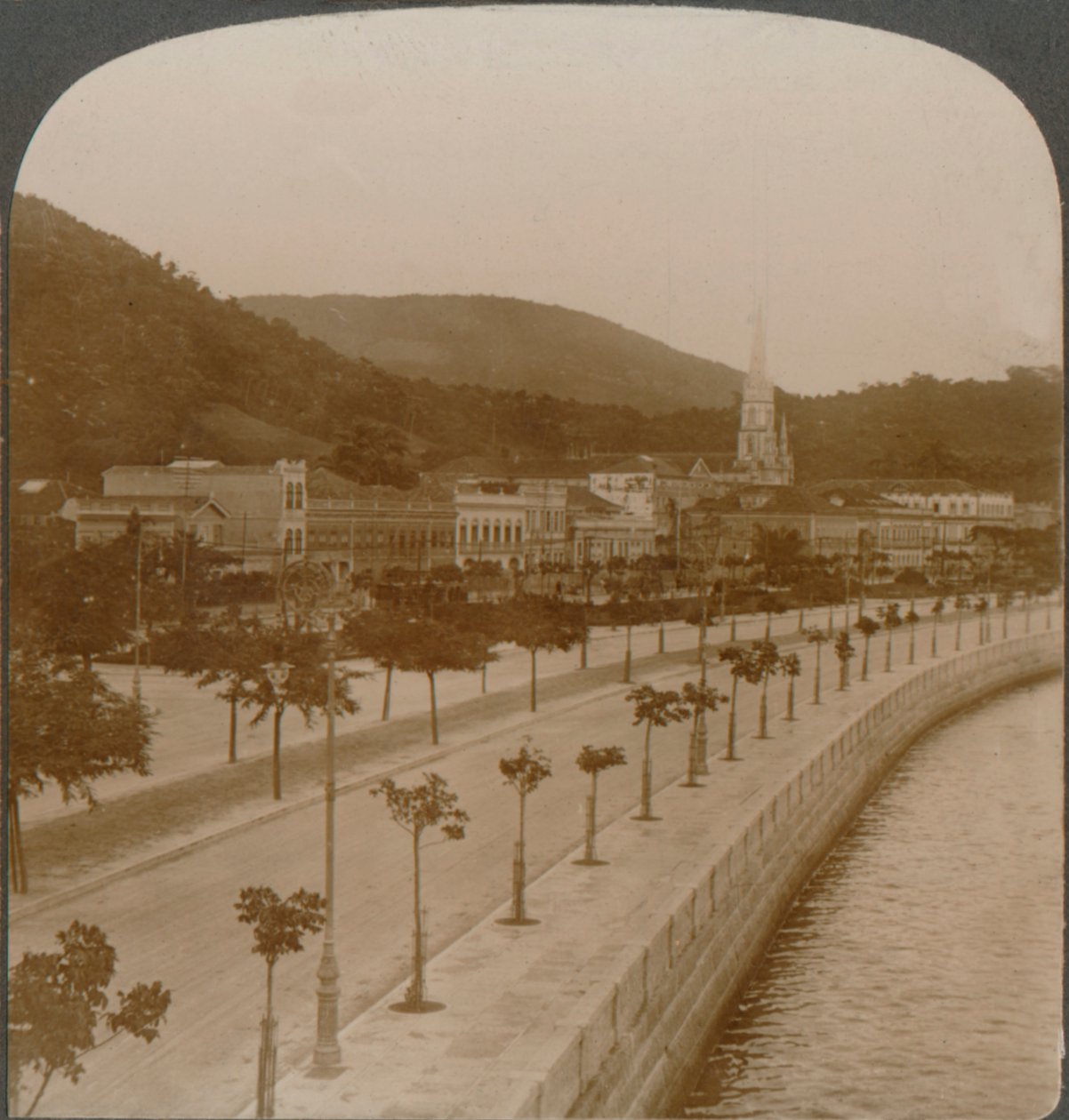 Rio Janeiros 5 milowe nabrzeże, otaczające największą na świecie zatokę lądową, c1900 autorstwa Unbekannt