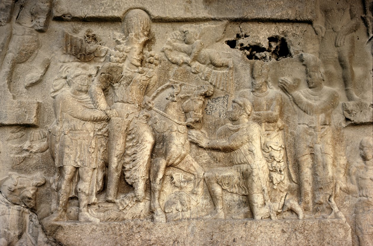 Relief naskalny przedstawiający króla Sassan Szapur I (241-72) cesarza rzymskiego Waleriana (ok. 240-260) i generałów perskich, III wiek (kamień) autorstwa Unbekannt