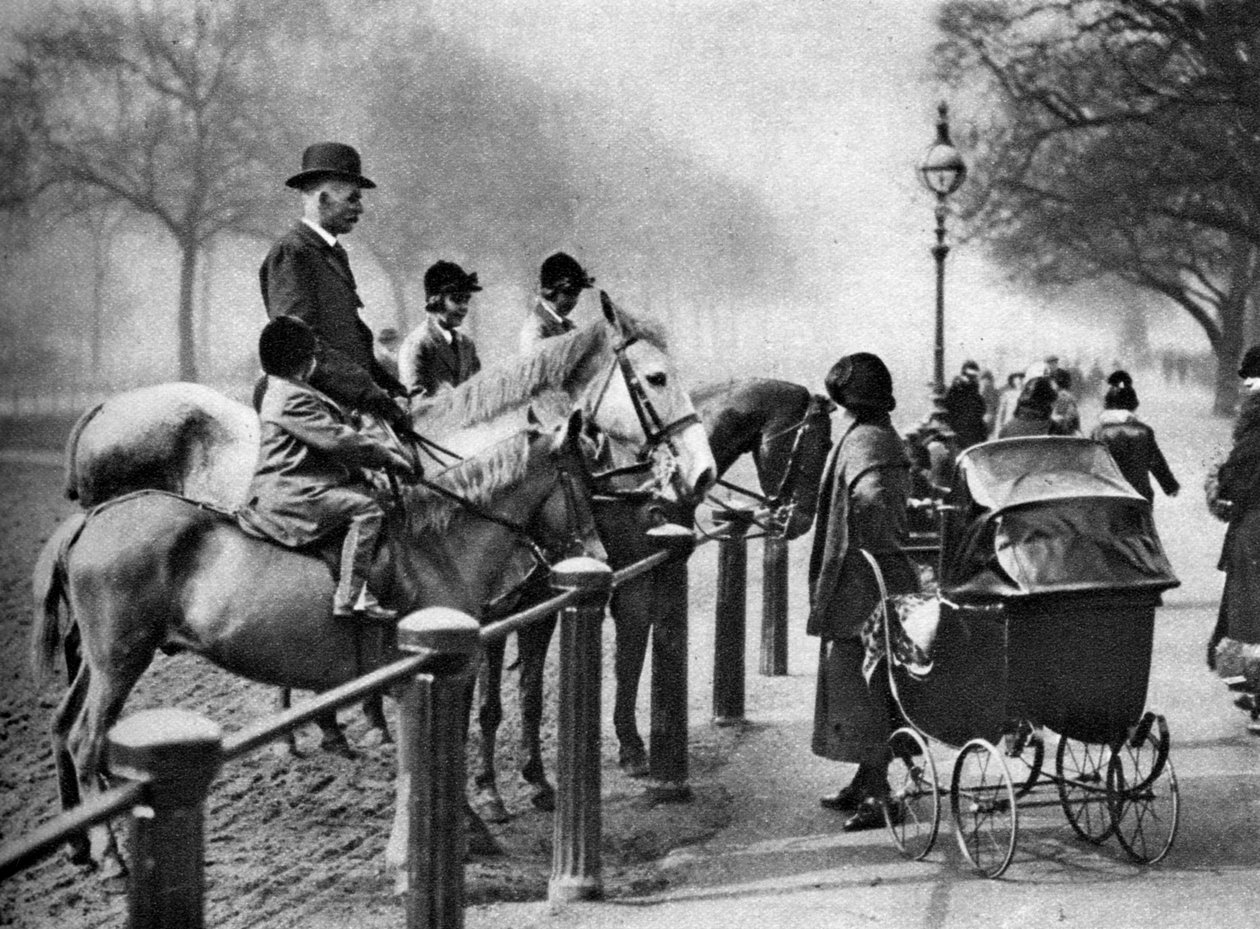 Rotten Row, Hyde Park, Londyn, 1926-1927 autorstwa Unbekannt