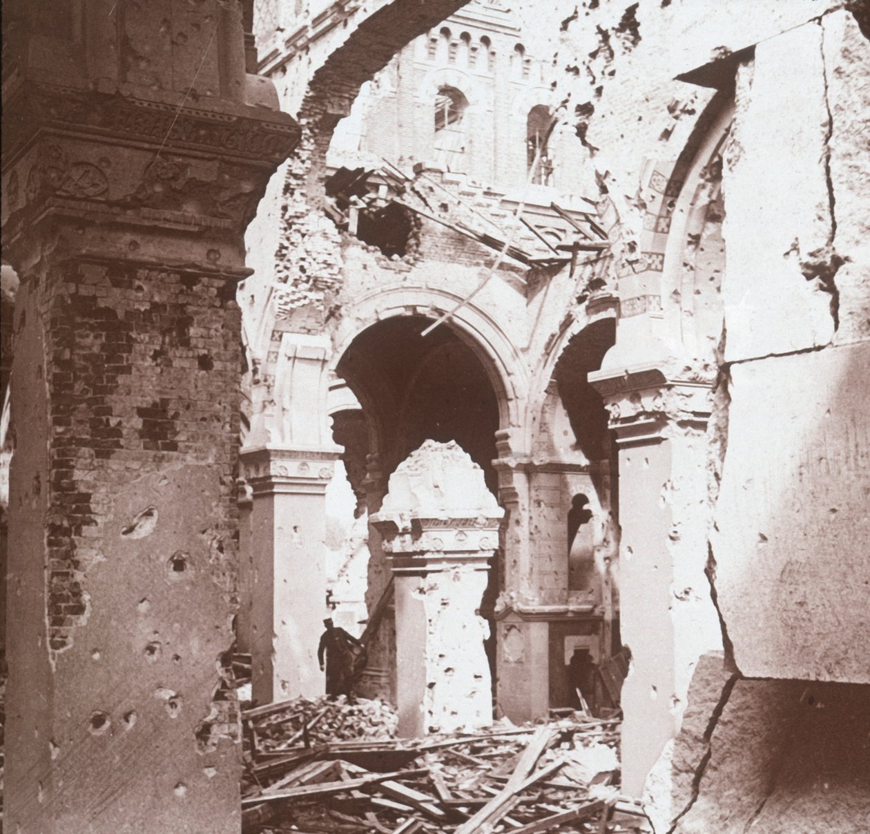 Zrujnowany kościół, Albert, północna Francja, c1914-c1918 autorstwa Unbekannt