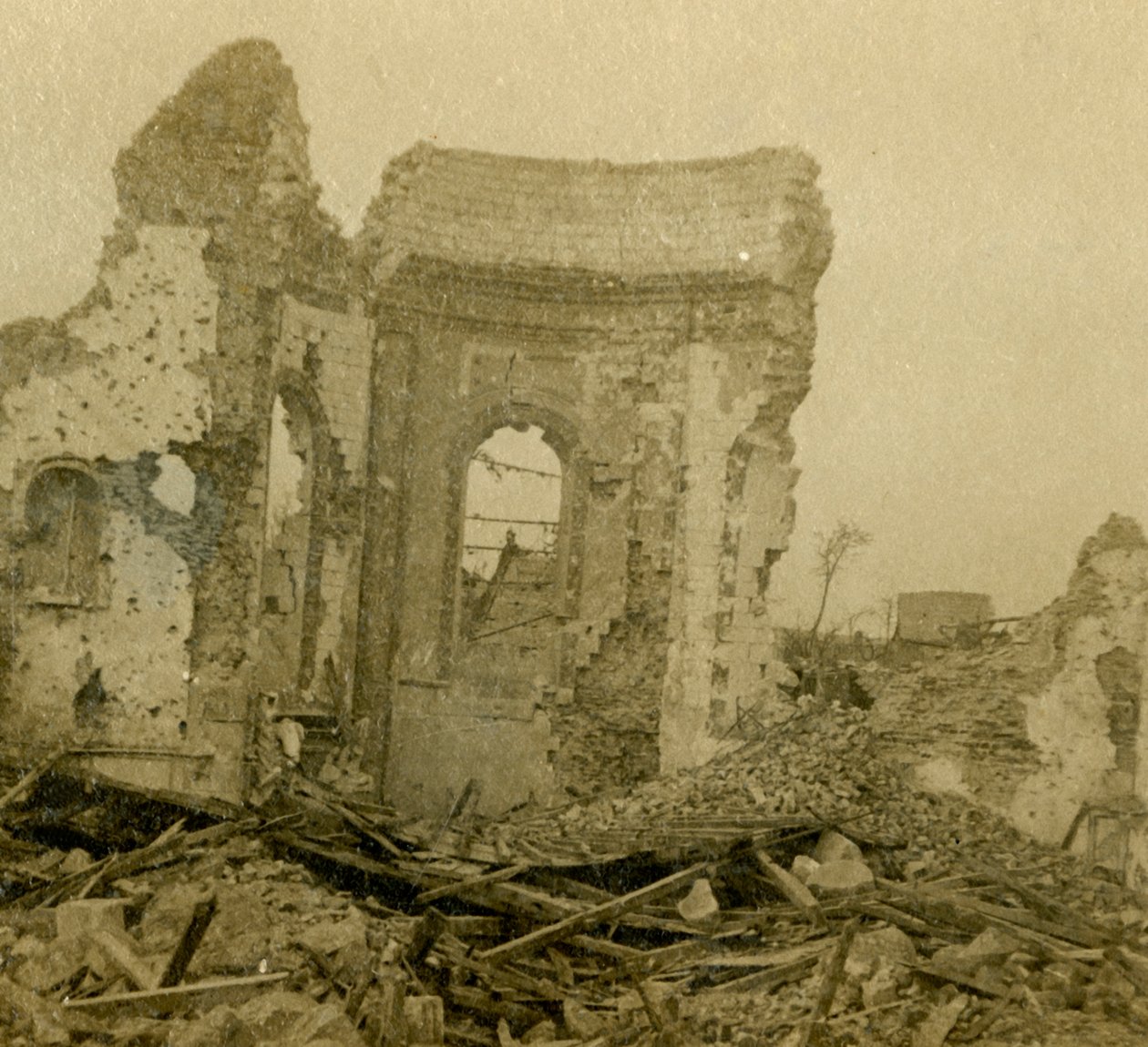 Zrujnowany kościół, Combles, północna Francja, c1914-c1918 autorstwa Unbekannt