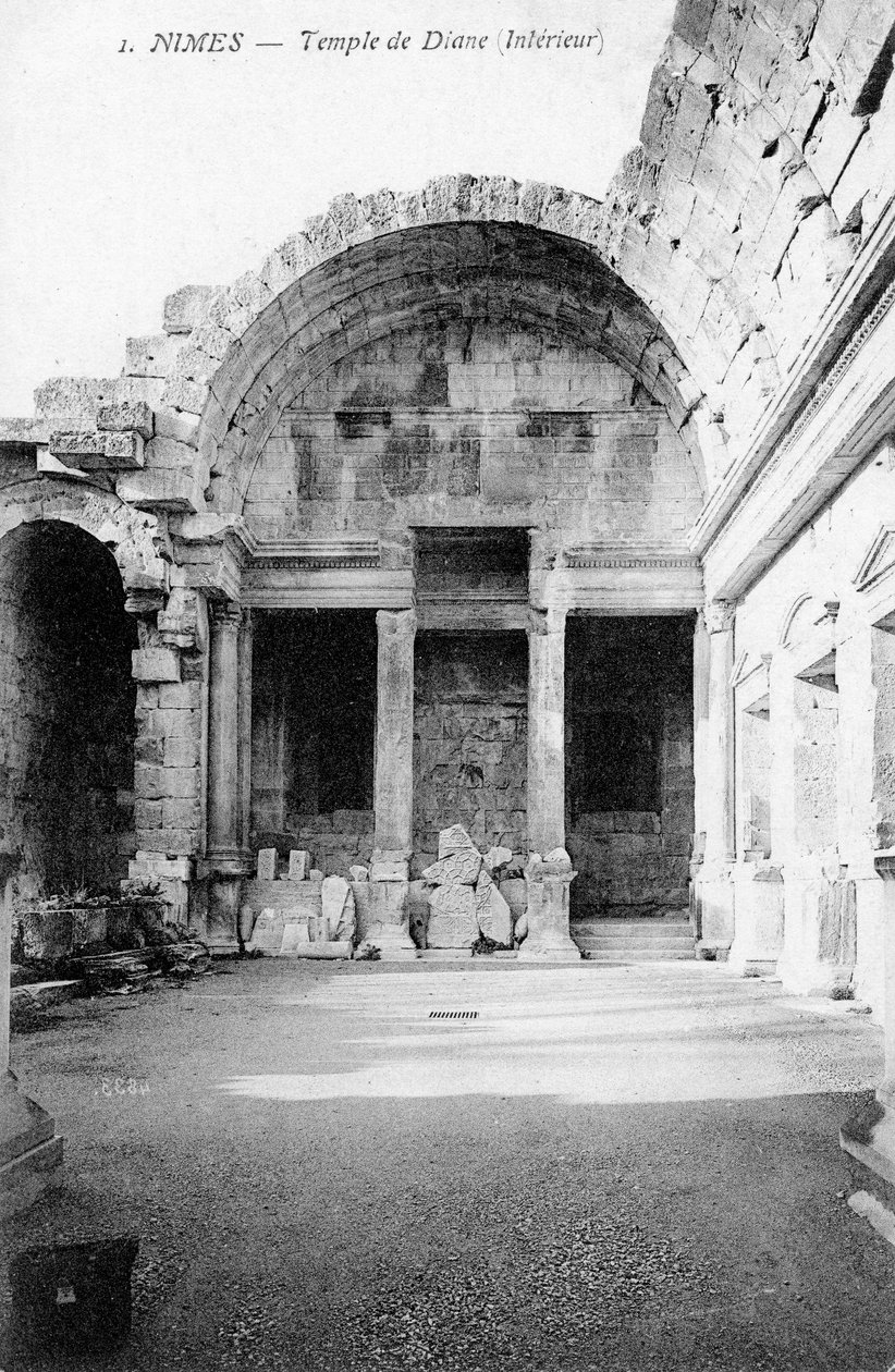 Zrujnowane wnętrze rzymskiej świątyni Diany, Nimes, Francja, XX w. autorstwa Unbekannt