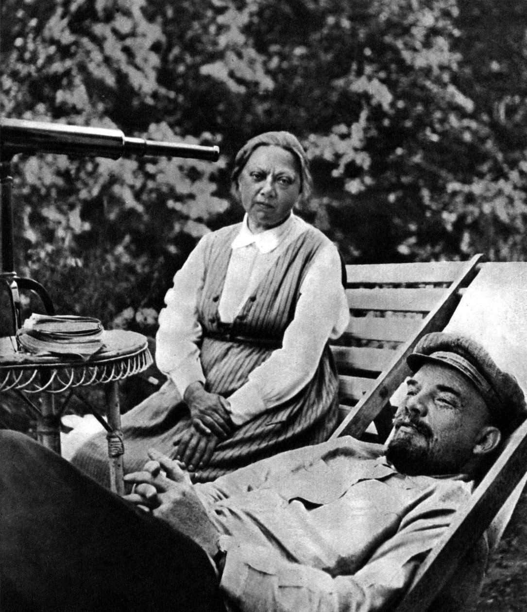 Rosyjski przywódca bolszewików Władimir Lenin i Nadieżda Krupska, Gorki, ZSRR, 1922 autorstwa Unbekannt