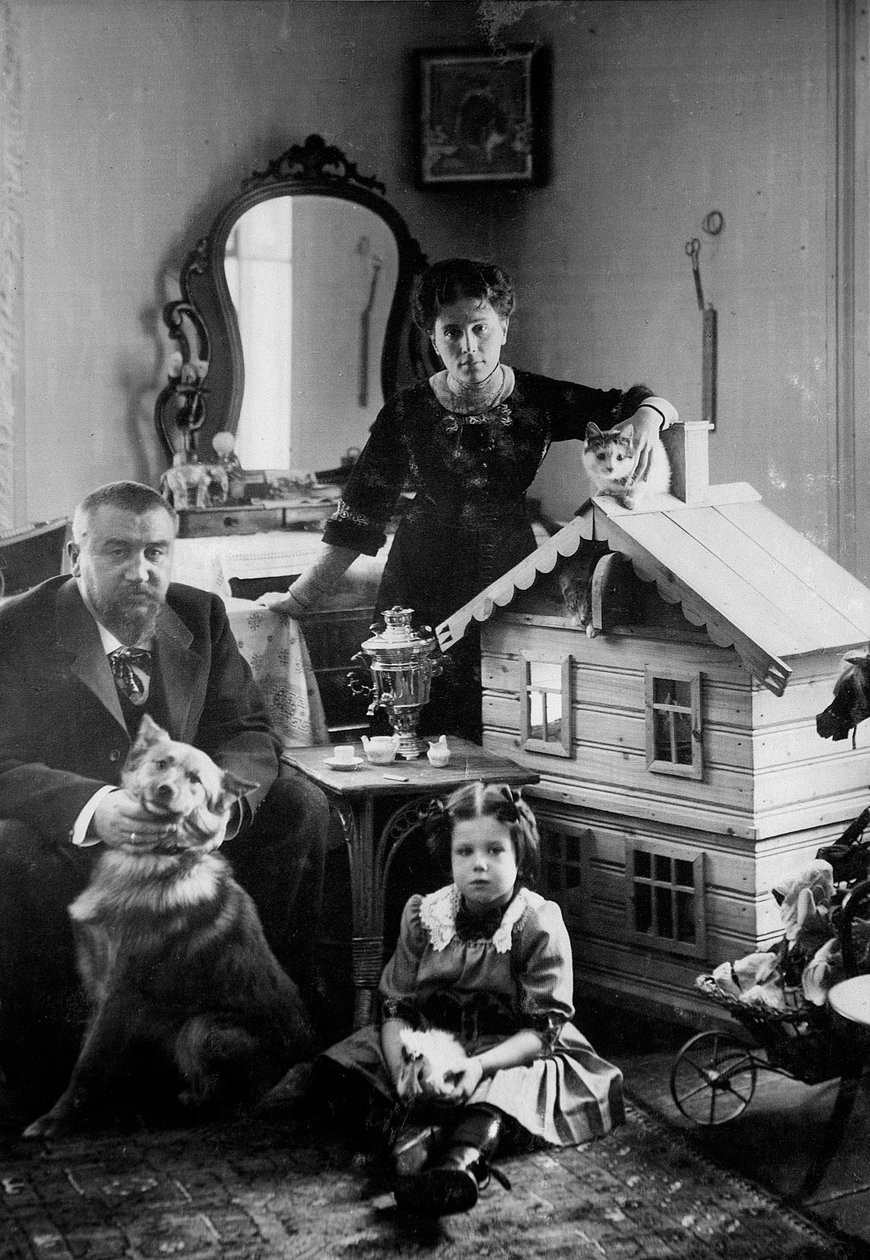 Rosyjski pisarz Aleksander Kuprin w domu z rodziną, Gatchina, Rosja, początek XX wieku autorstwa Unbekannt