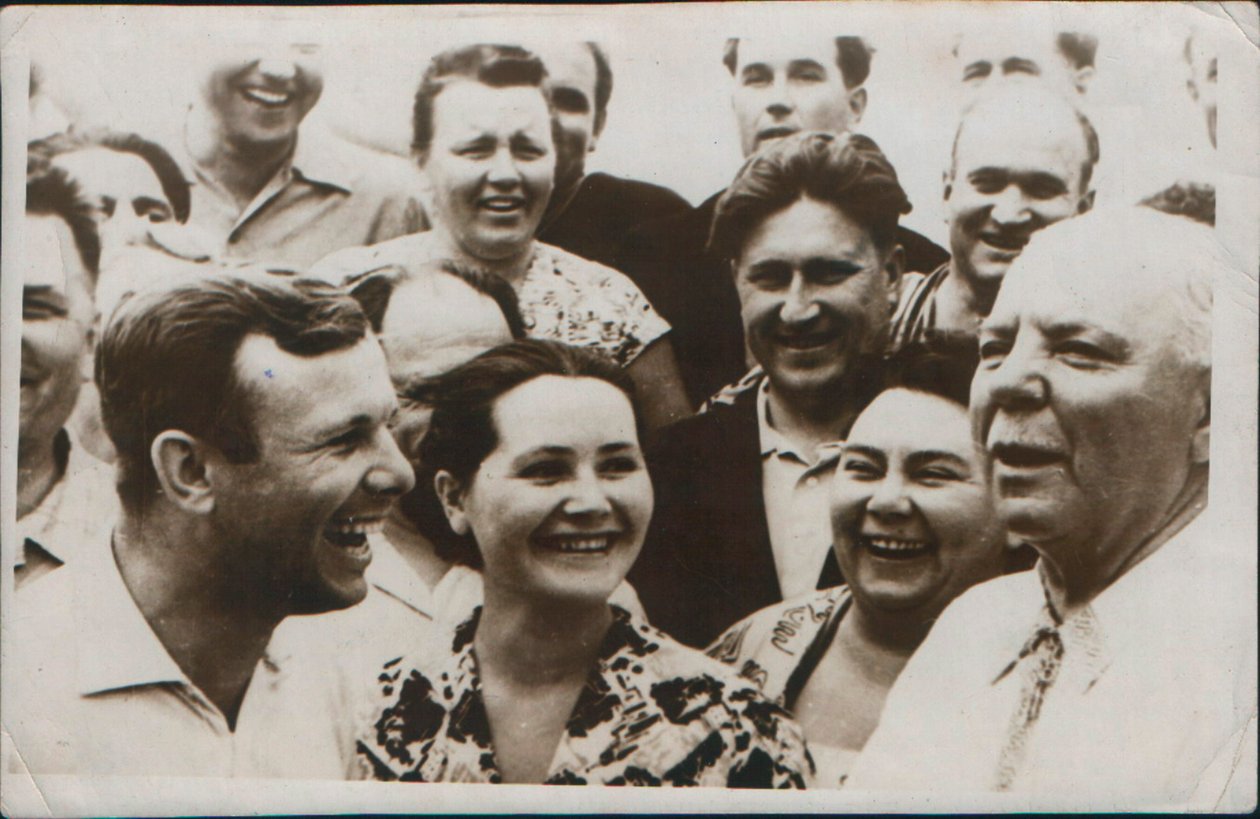 Rosyjski kosmonauta Jurij Gagarin z żoną, 1962 autorstwa Unbekannt