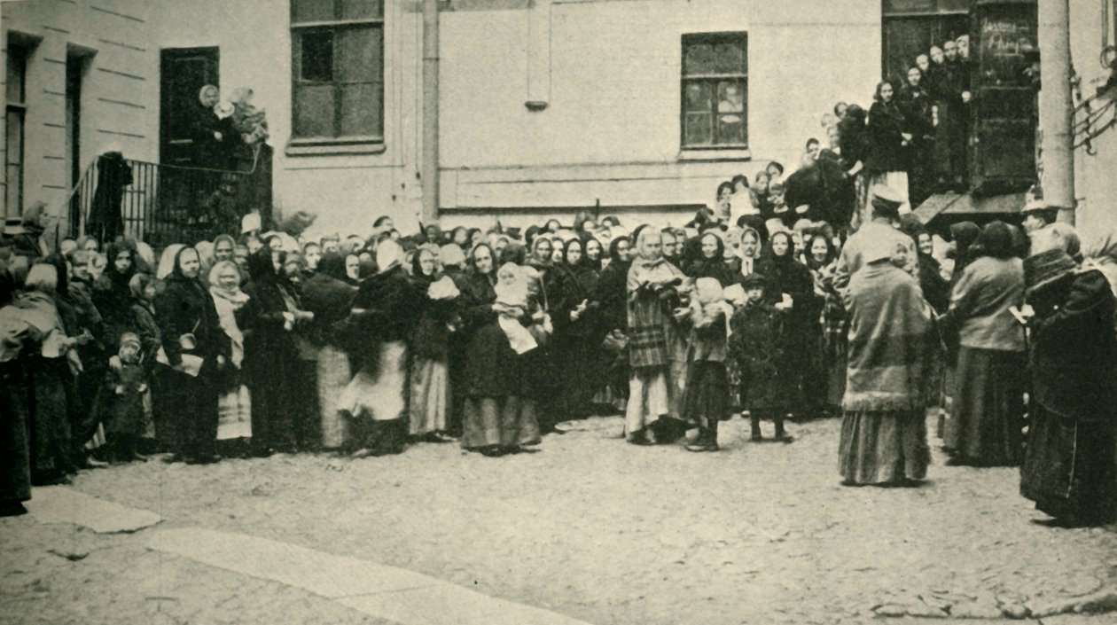 Żony żołnierzy rosyjskich czekające na wieści z frontu..., I wojna światowa, 1915, c1920. autorstwa Unbekannt