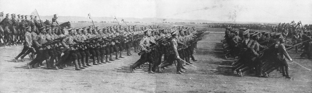 Rosyjskie wojska paradujące podczas wizyty prezydenta Francji Raymonda Poincaresa w Rosji, 22 lipca 1914 r. autorstwa Unbekannt