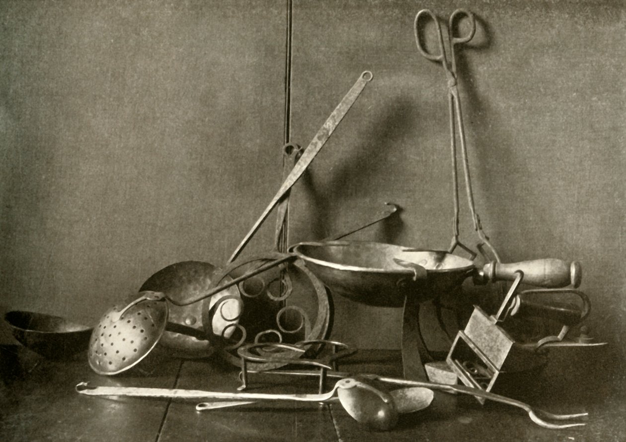 Sadiron, szczypce, skimmer, widelec, nóżki i miedziana patera, XVIII w., 1937. autorstwa Unbekannt