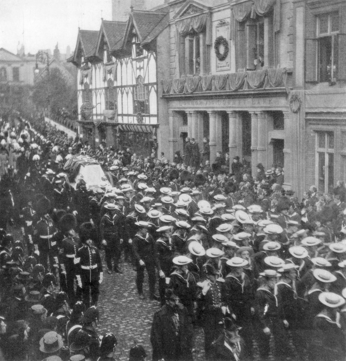 Marynarze ciągnący lawetę niosącą trumnę królowej Wiktorii, Windsor, Berkshire, 1901 autorstwa Unbekannt