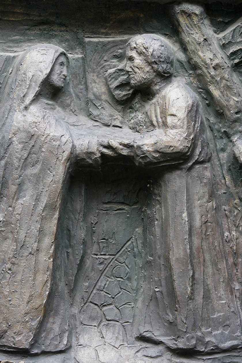 Kościół Saint-Pierre de Montmartre: Rzeźba drzwi Notre Dame: Jezus spotyka swoją matkę na Via Dolorosa, Paryż, Francja autorstwa Unbekannt