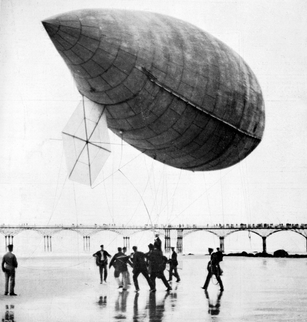 Sterowiec Santos-Dumonts odlatujący z Trouville, Francja, 1905 autorstwa Unbekannt