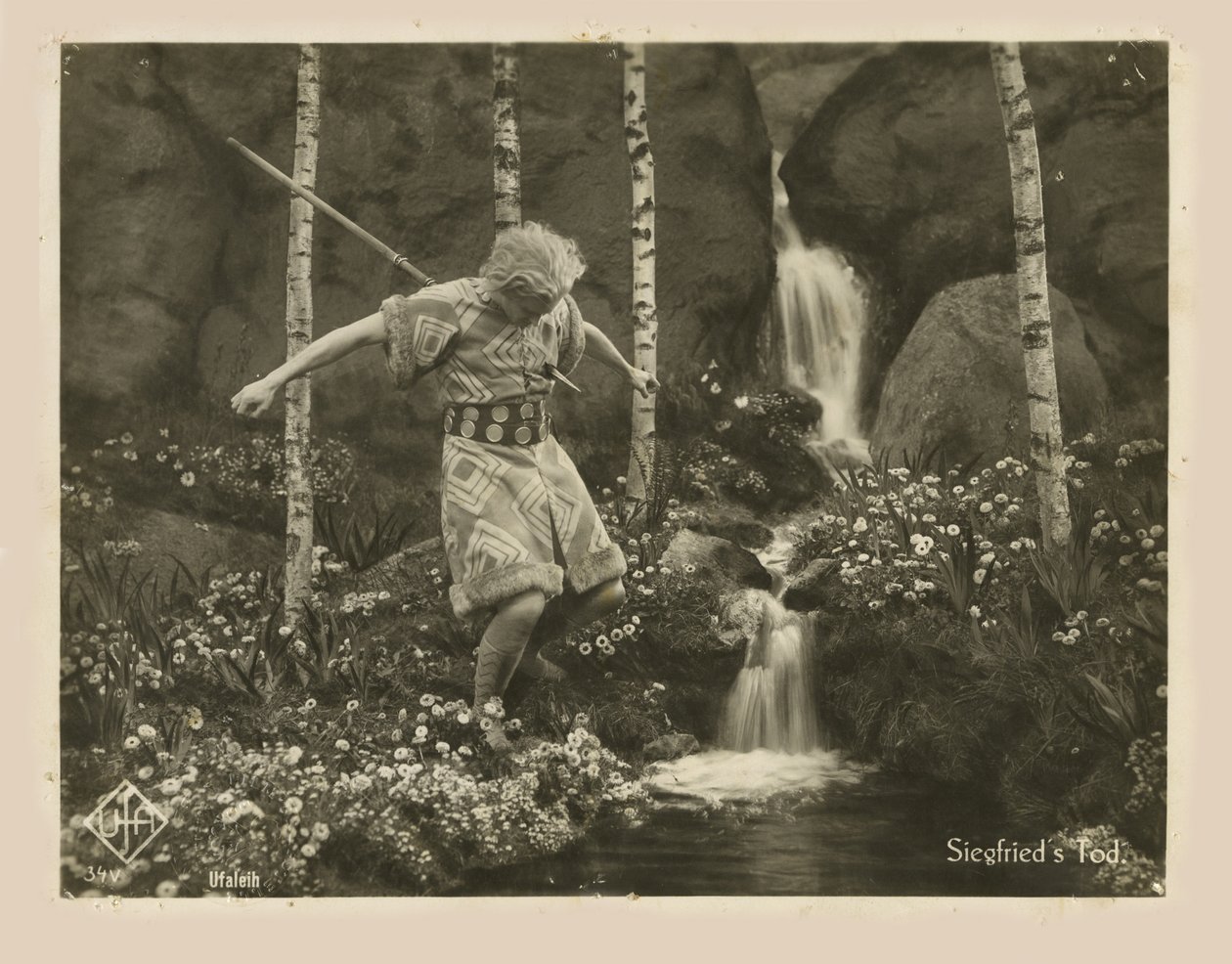 Scena z filmu Die Nibelungen: Siegfried Fritza Langa, 1924. autorstwa Unbekannt