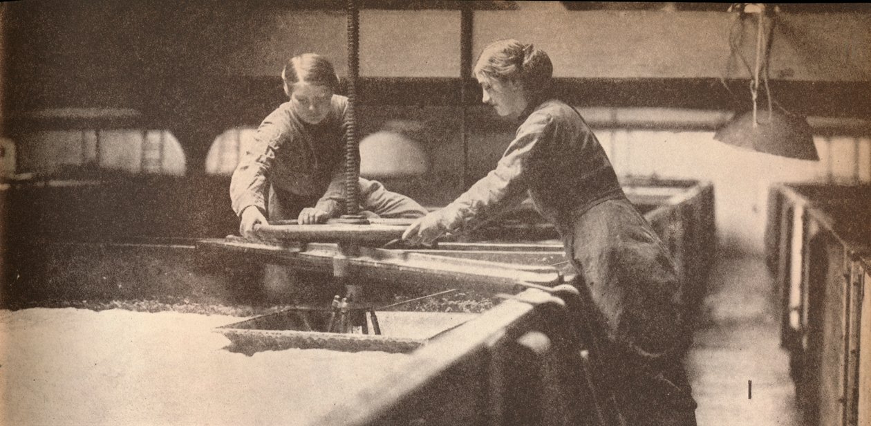 Przykręcanie drożdży w browarze Burton-On-Trent, c1916, 1935 autorstwa Unbekannt