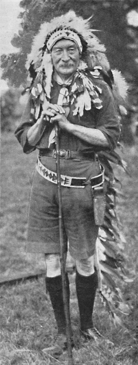 Sir Robert Baden-Powell, ubrany w strój plemienia Indian, ok. 1925. autorstwa Unbekannt