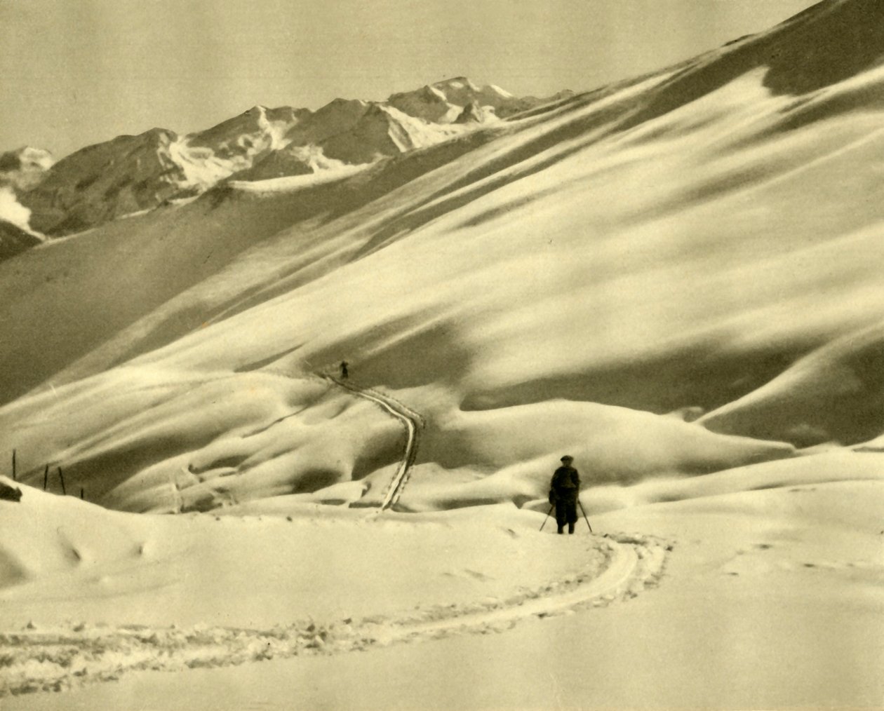 Narciarstwo na Górnym Schlossalm, niedaleko Bad Hofgastein, Austria, ok. 1935. autorstwa Unbekannt