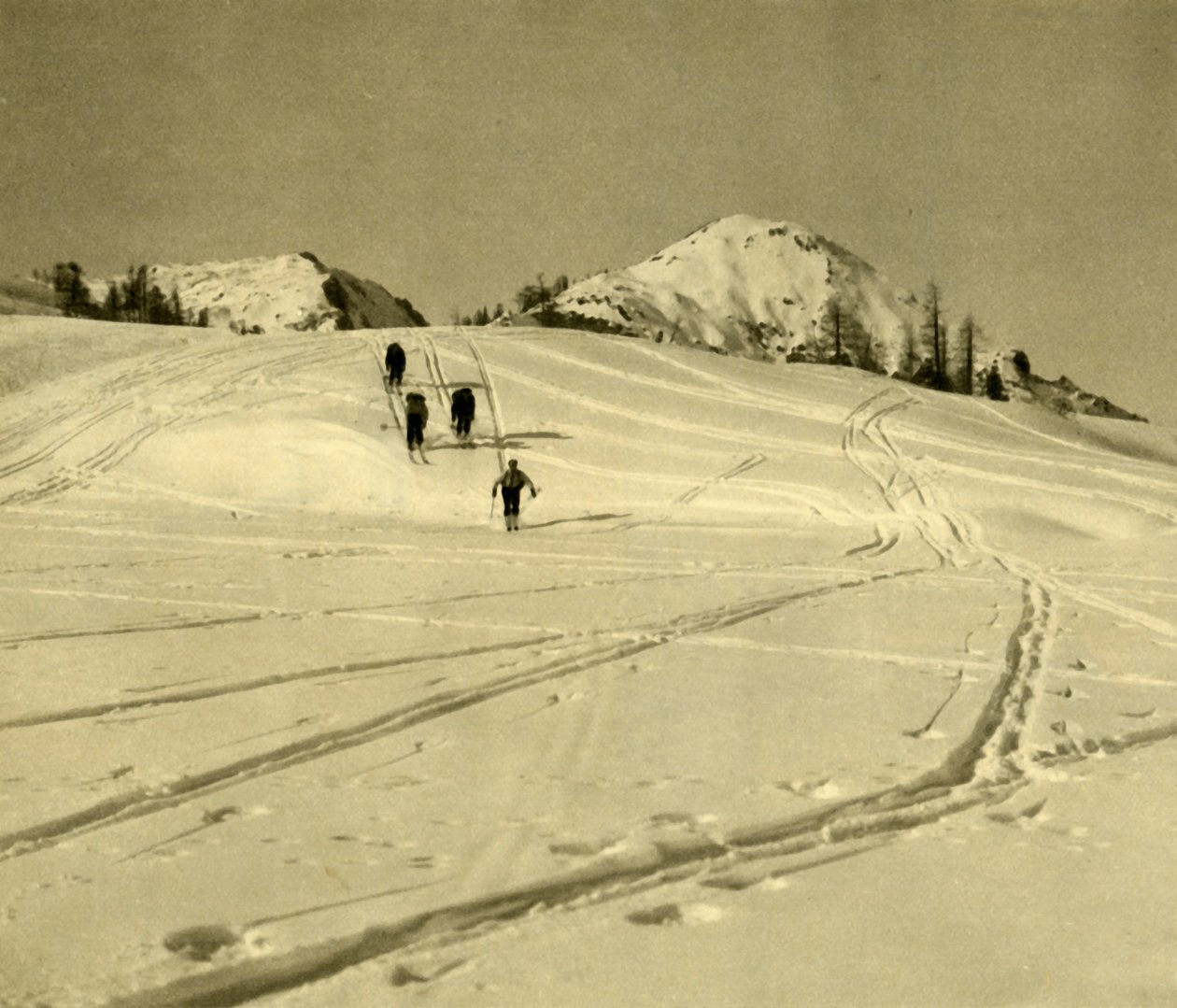 Narciarstwo w górach Totes Gebirge, Austria, c1935. autorstwa Unbekannt