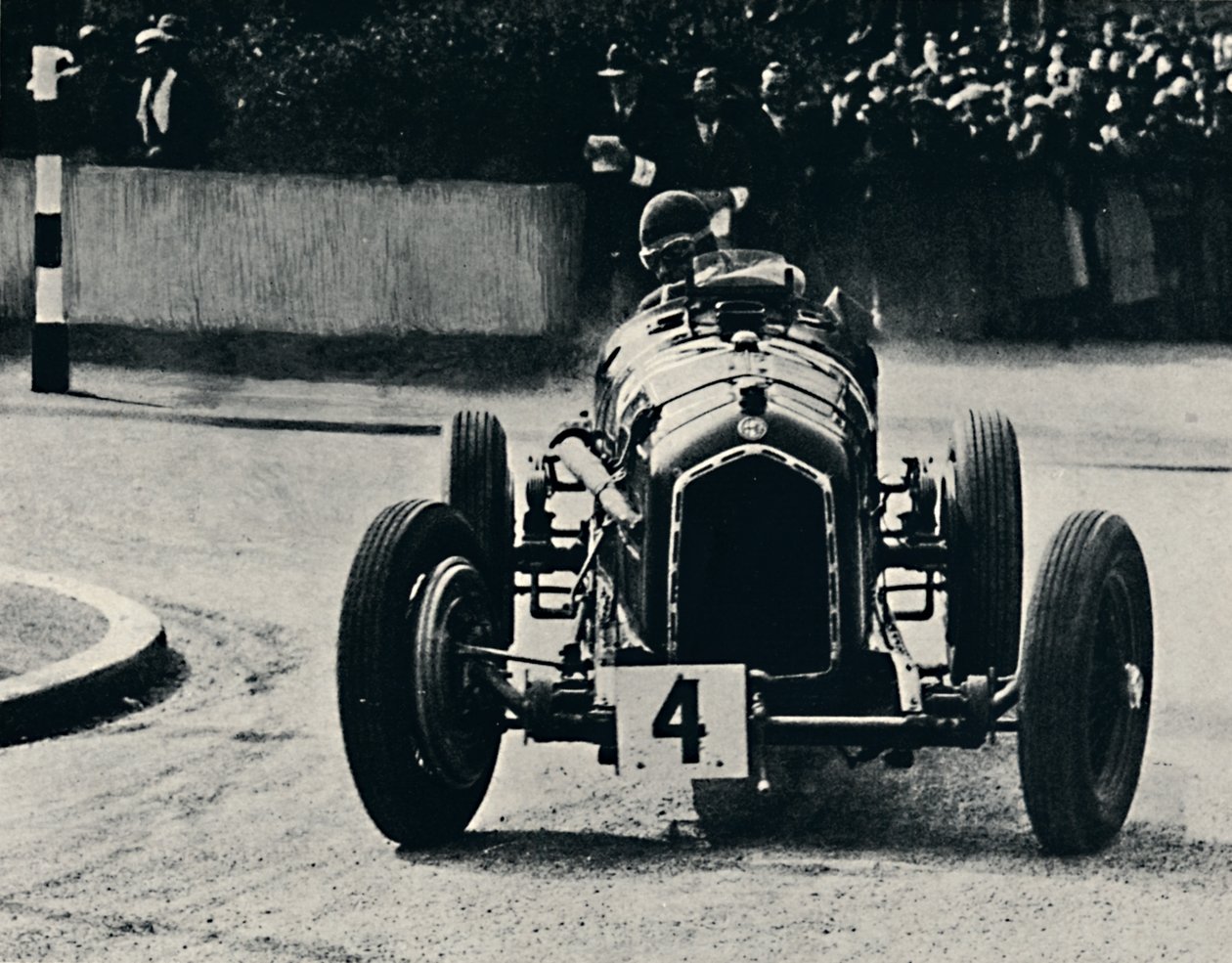 Inteligentne pokonywanie zakrętów w I.O.M. Rasa: Hon. Brian Lewis, 1937 autorstwa Unbekannt