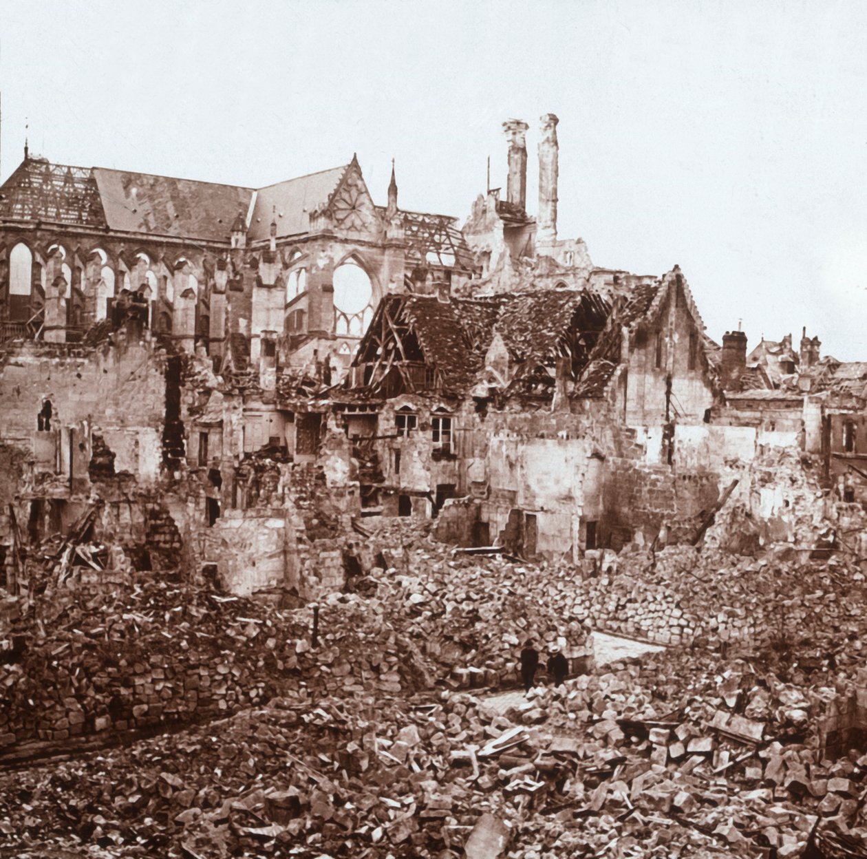 Katedra w Soissons, Soissons, północna Francja, c1914-c1918. autorstwa Unbekannt