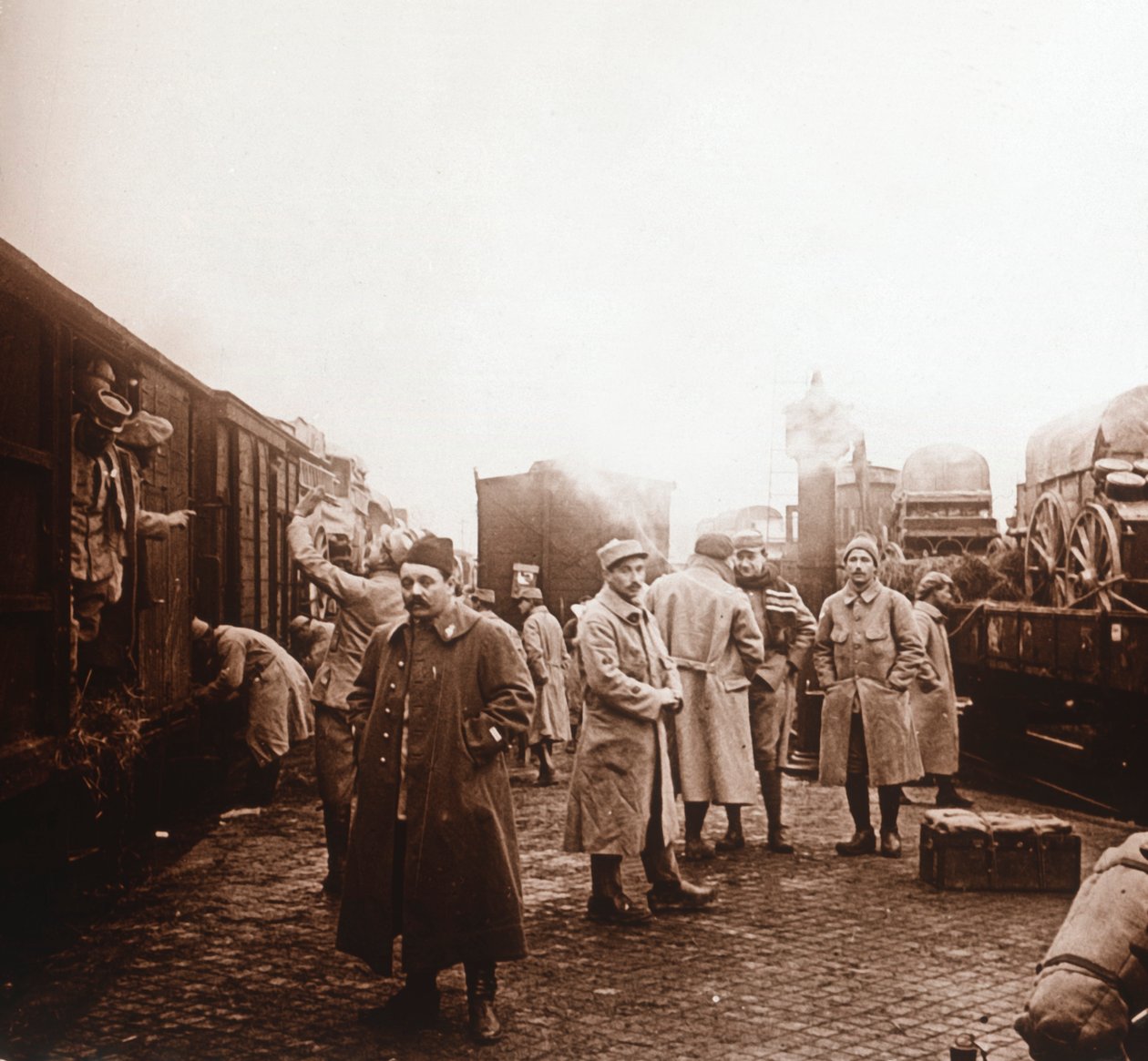 Żołnierze jadący nad Sommę, Epernay, północna Francja, c1914-c1918 autorstwa Unbekannt