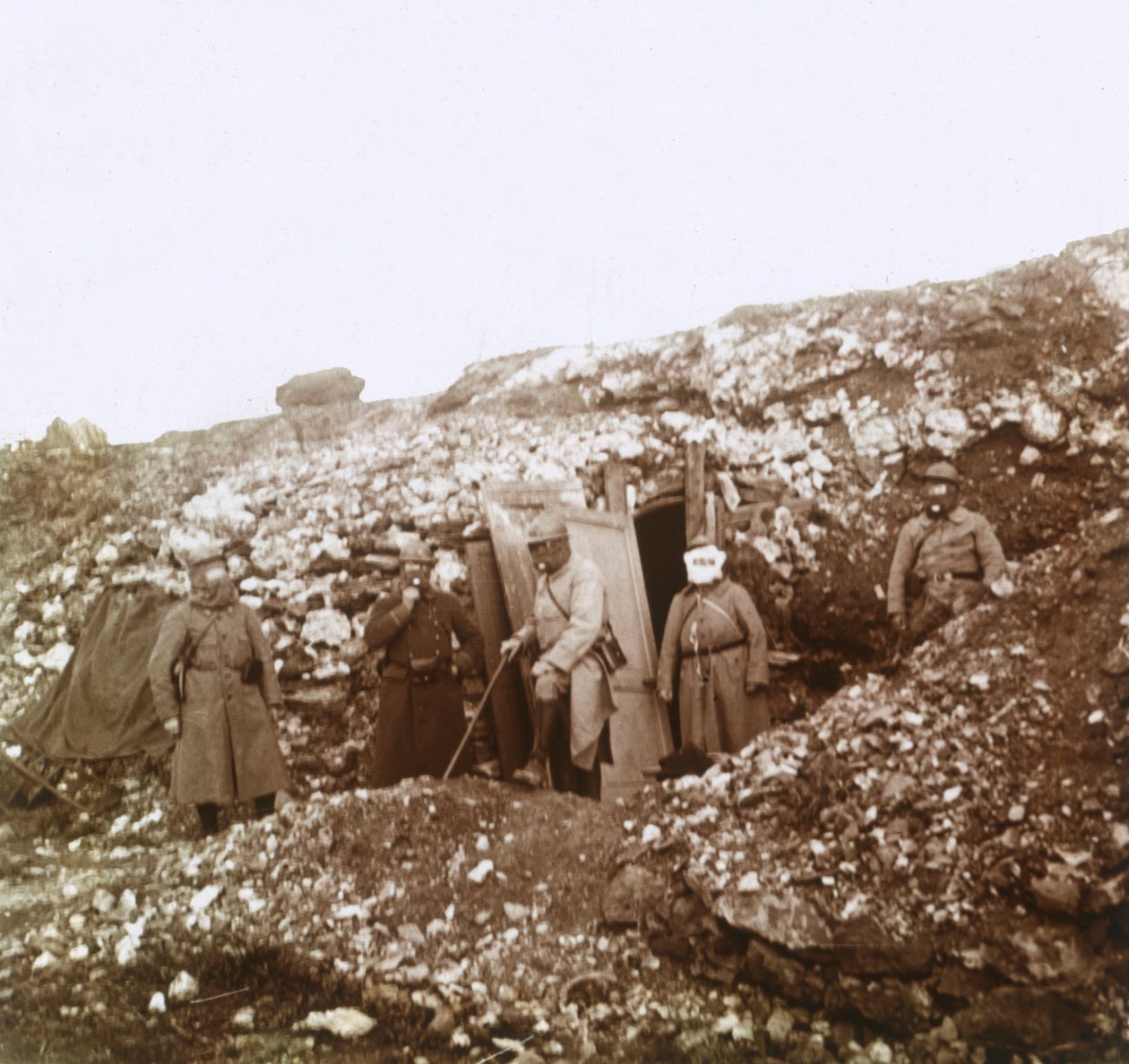 Żołnierze w maskach gazowych, c1914-c1918 autorstwa Unbekannt