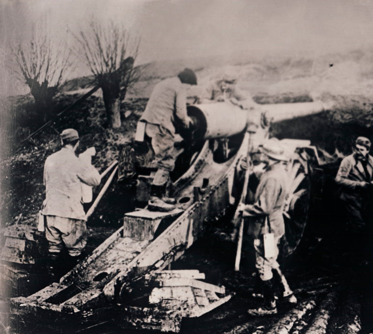 Żołnierze z ciężką artylerią, c1914-c1918 autorstwa Unbekannt