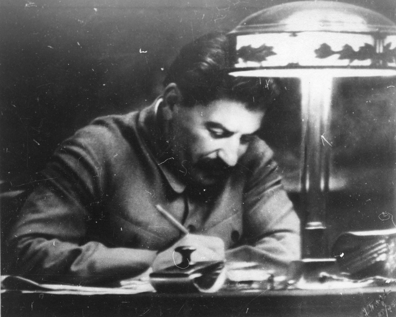 Sowiecki przywódca Józef Stalin w swoim kremlowskim gabinecie, Moskwa, ZSRR, 1935 autorstwa Unbekannt
