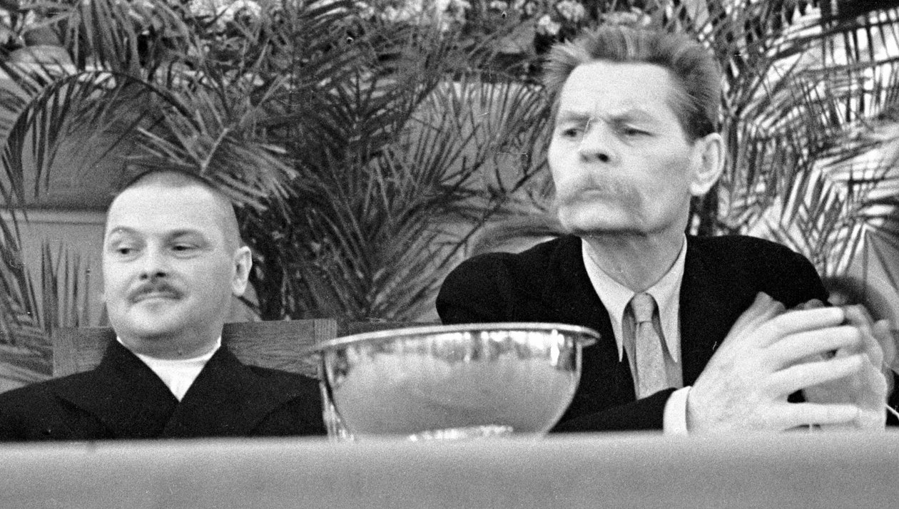 Radziecki polityk Andriej Żdanow i rosyjski pisarz Maksym Gorki, 1934 autorstwa Unbekannt
