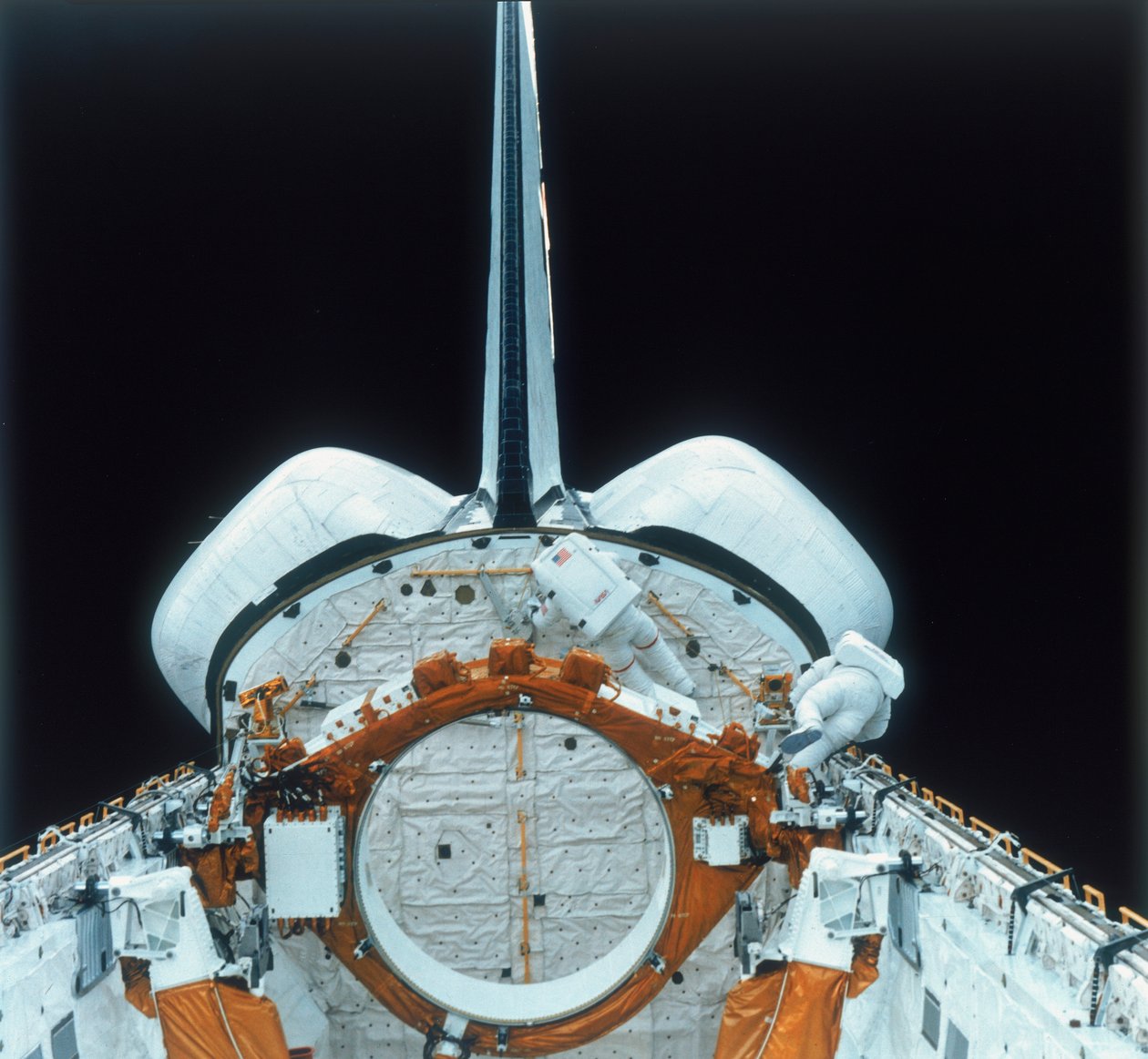 Astronauta promu kosmicznego na EVA, lata 80. autorstwa Unbekannt