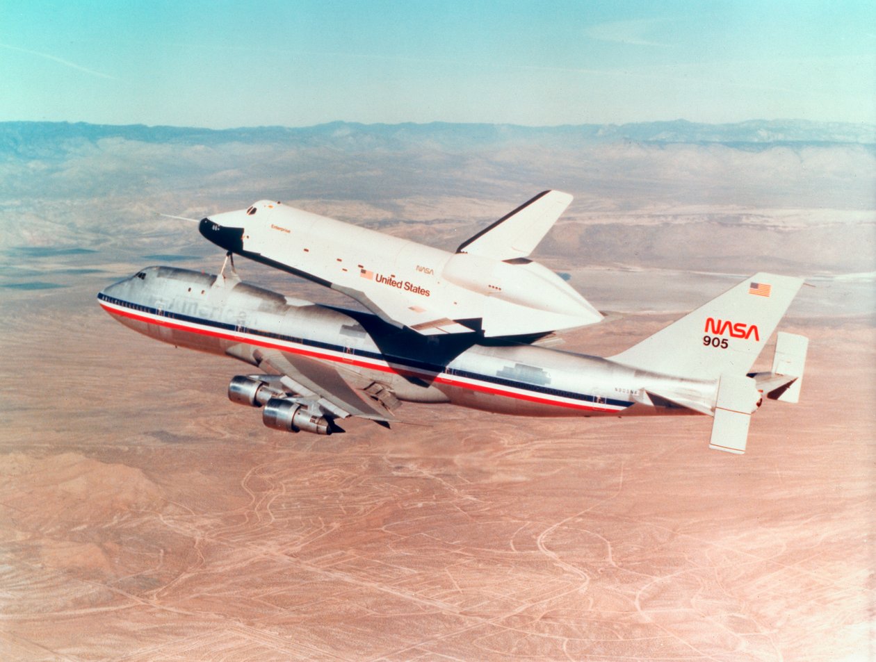 Space Shuttle Orbiter zamontowany na szczycie Boeinga 747, 1977 autorstwa Unbekannt