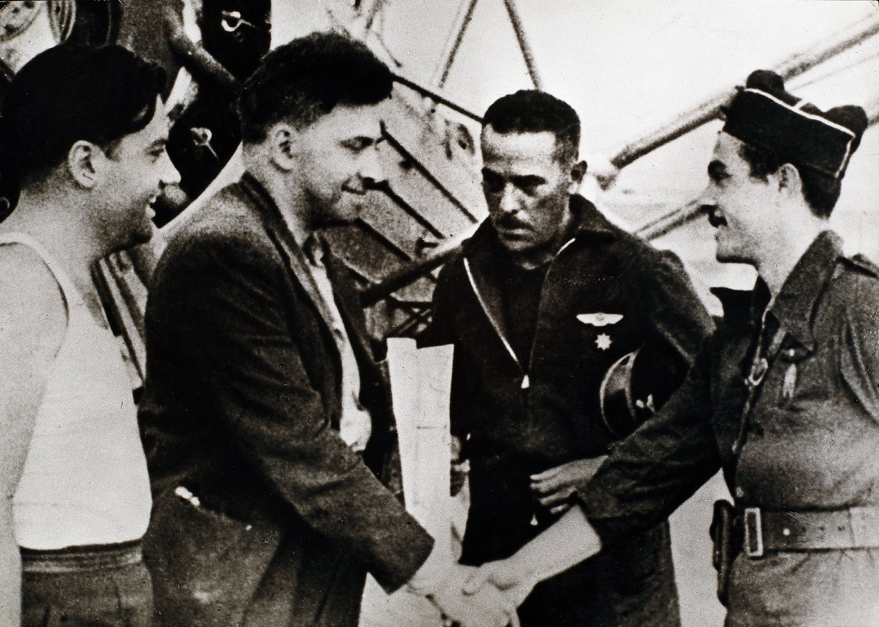 Hiszpańska wojna domowa (1936-1939): Ilia Grigorievich Ehrenburg (1891-1967), rosyjski pisarz, po przybyciu na lotnisko w Barcelonie (Hiszpania) (drugi od lewej), jako sowiecki korespondent wojny domowej autorstwa Unbekannt