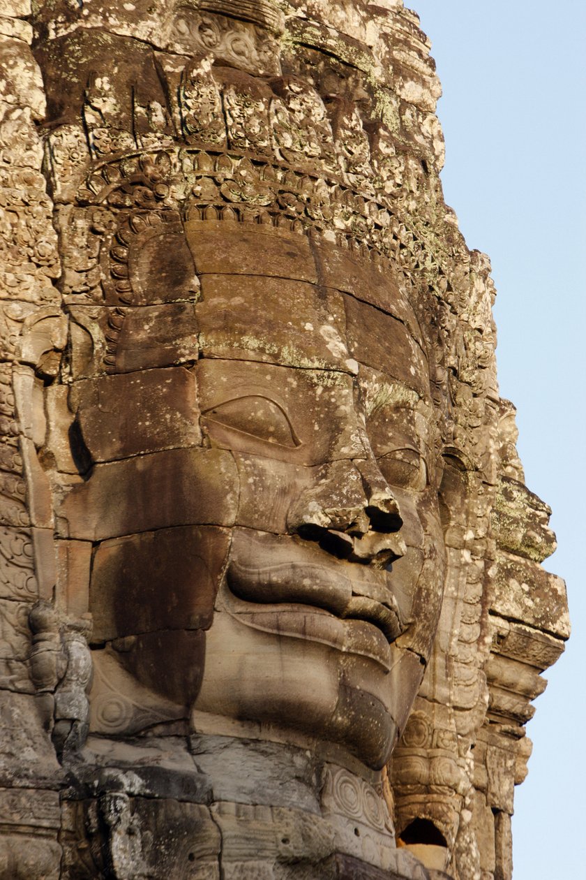 Kamienne twarze na wieżach w świątyni Bayon w Angkor Thom, które mogą przedstawiać Dżajawarmana VII jako bodhisattwę., Siem Reap, Kambodża autorstwa Unbekannt