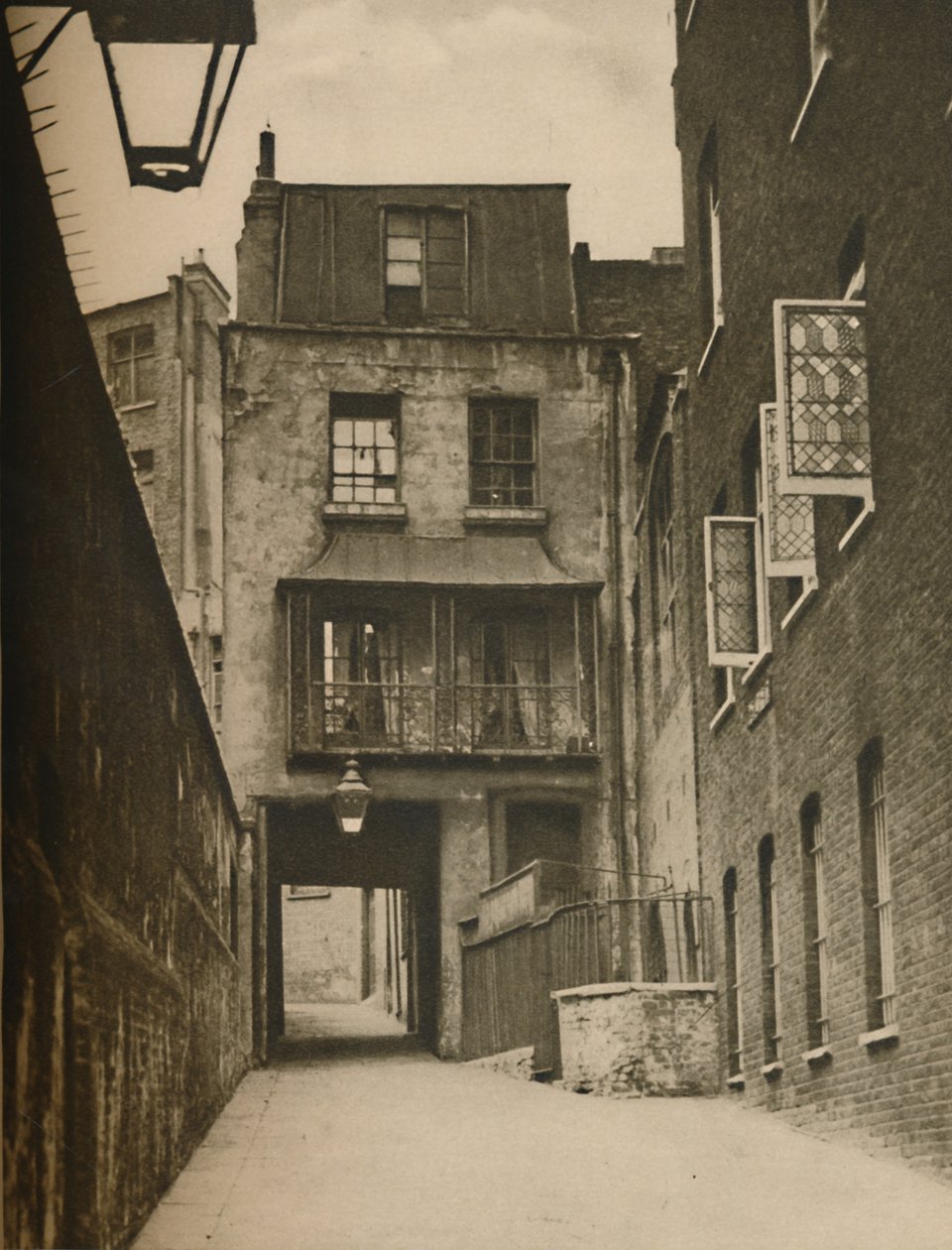 Strand Lane i wejście do łaźni rzymskiej, c1935. autorstwa Unbekannt